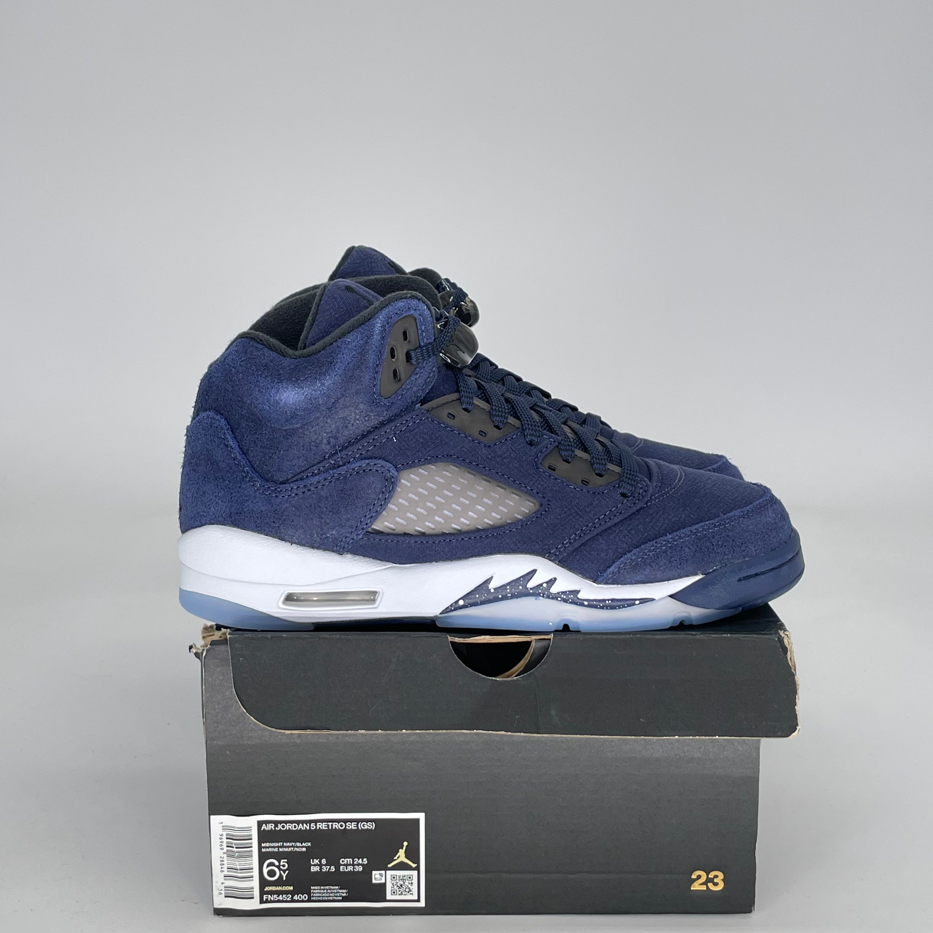 AIR JORDAN 5 GEORGETOWN FN5452-400 SIZE 6.5/8W GS