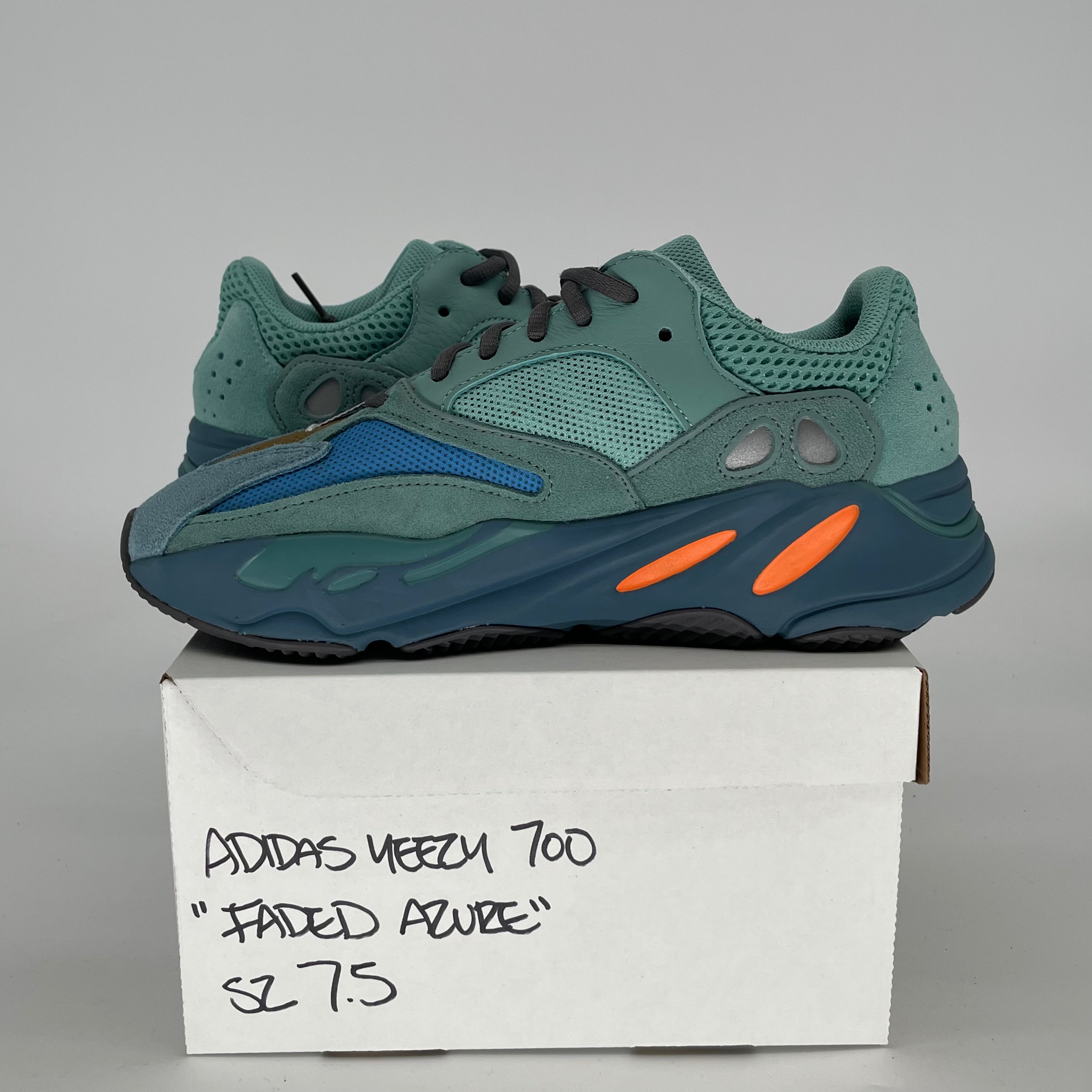ADIDAS YEEZY 700 FADED AZURE GZ2002 SIZE 7.5/9W
