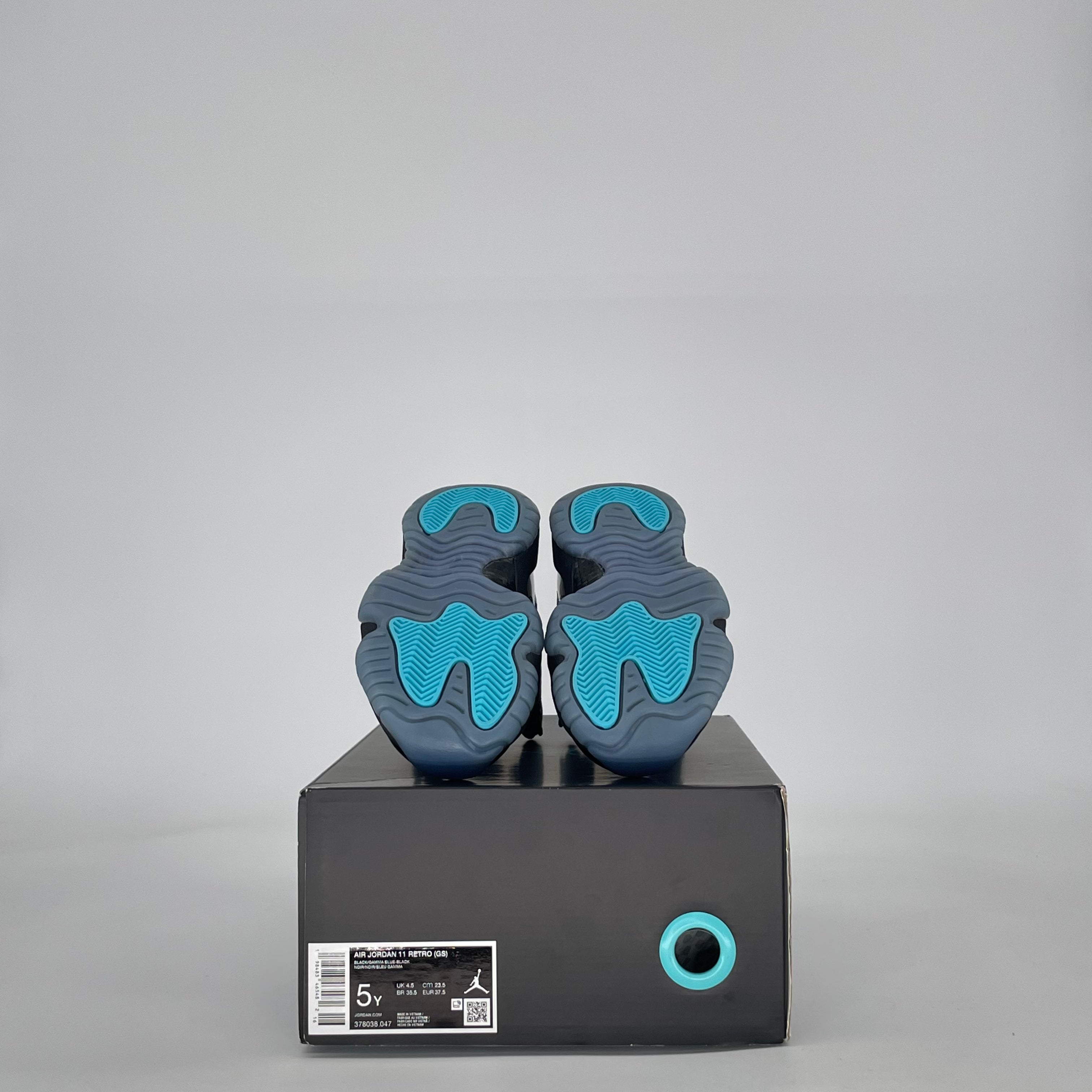 AIR JORDAN 11 GAMMA BLUE 378038-047 SIZE 5/6.5W GS