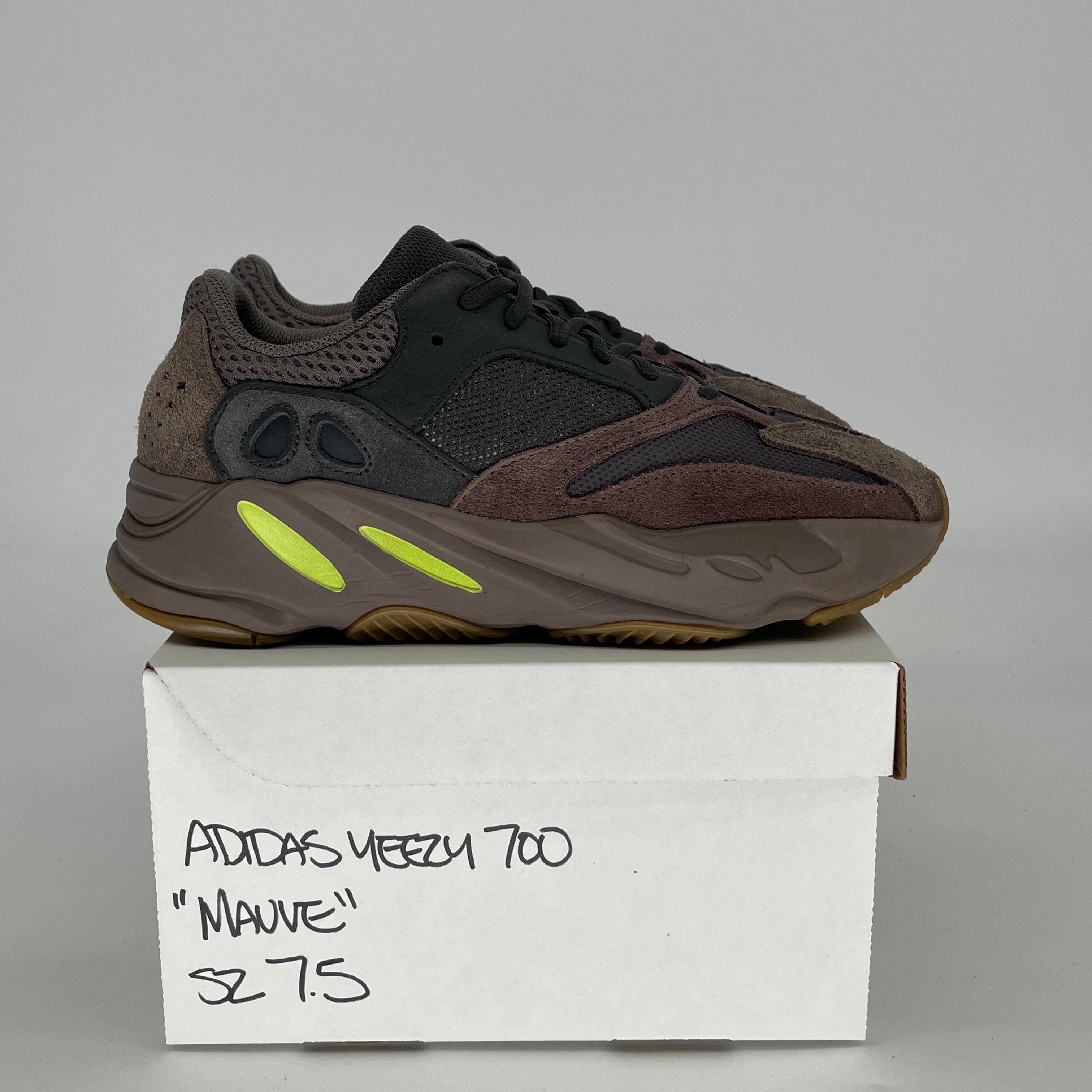 ADIDAS YEEZY 700 MAUVE EE9614 SIZE 7.5/9W