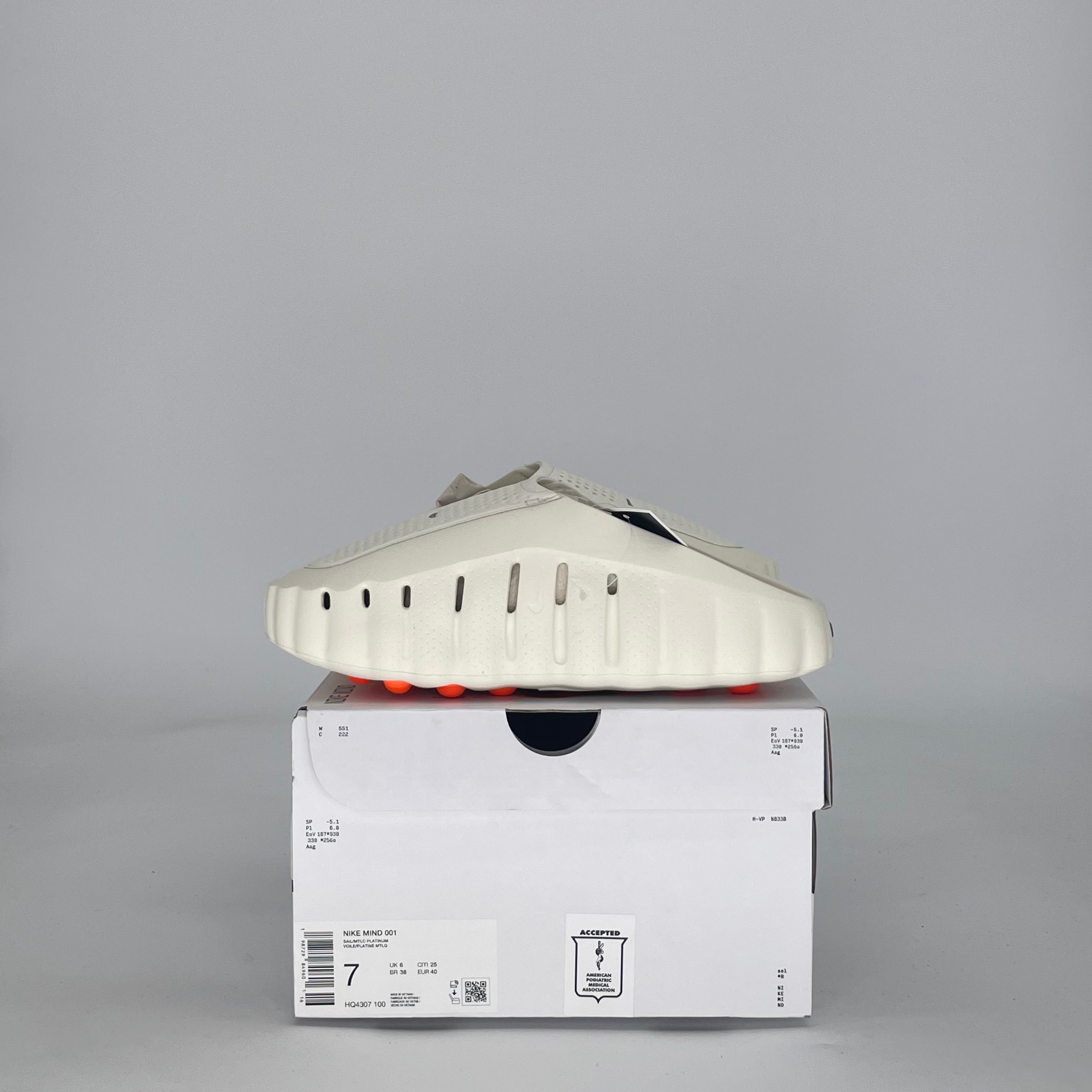 NIKE MIND 001 SLIDE SAIL HQ4307-100 SIZE 7/8.5W GS