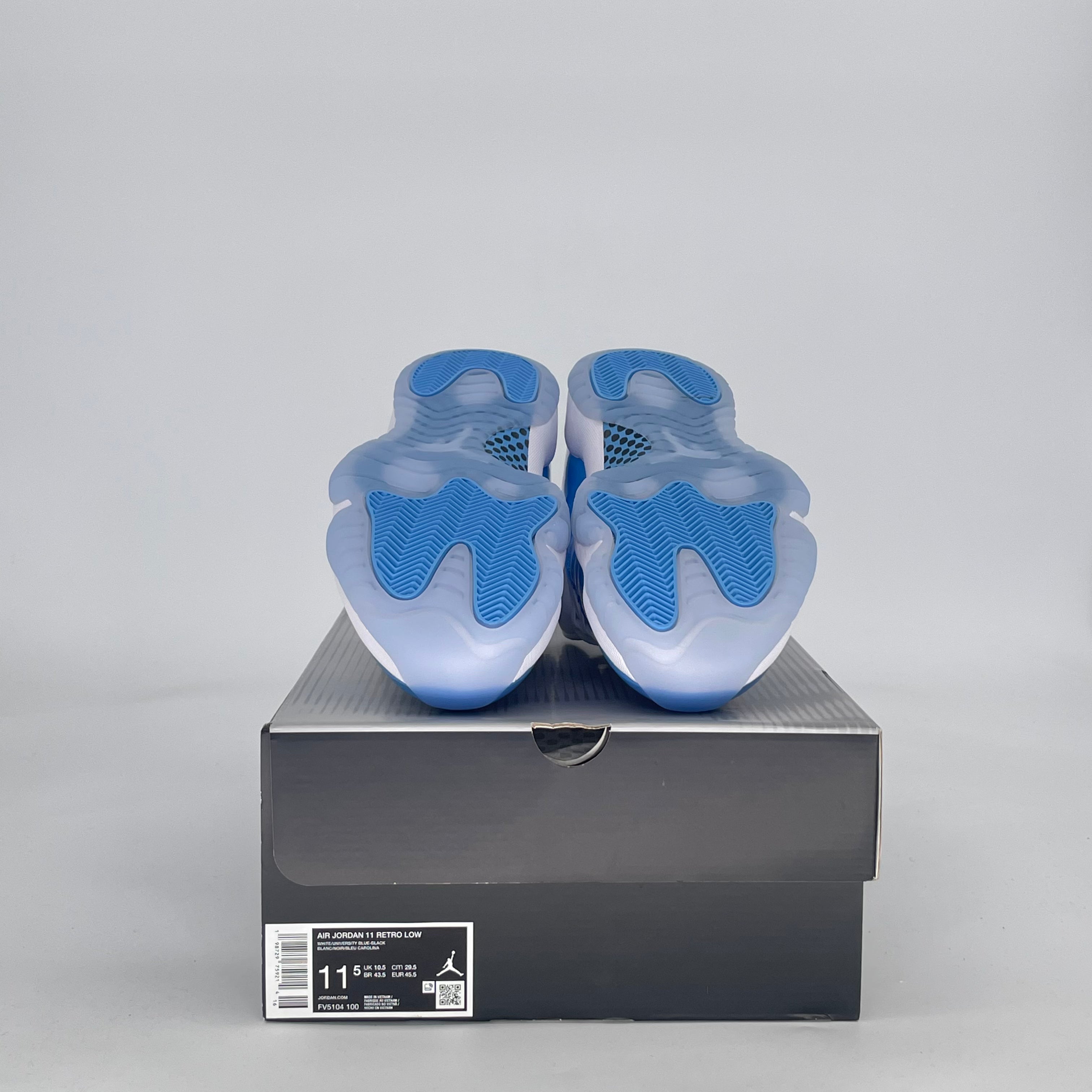 AIR JORDAN 11 LOW UNIVERSITY BLUE FV5104-100 SIZE 11.5/13W