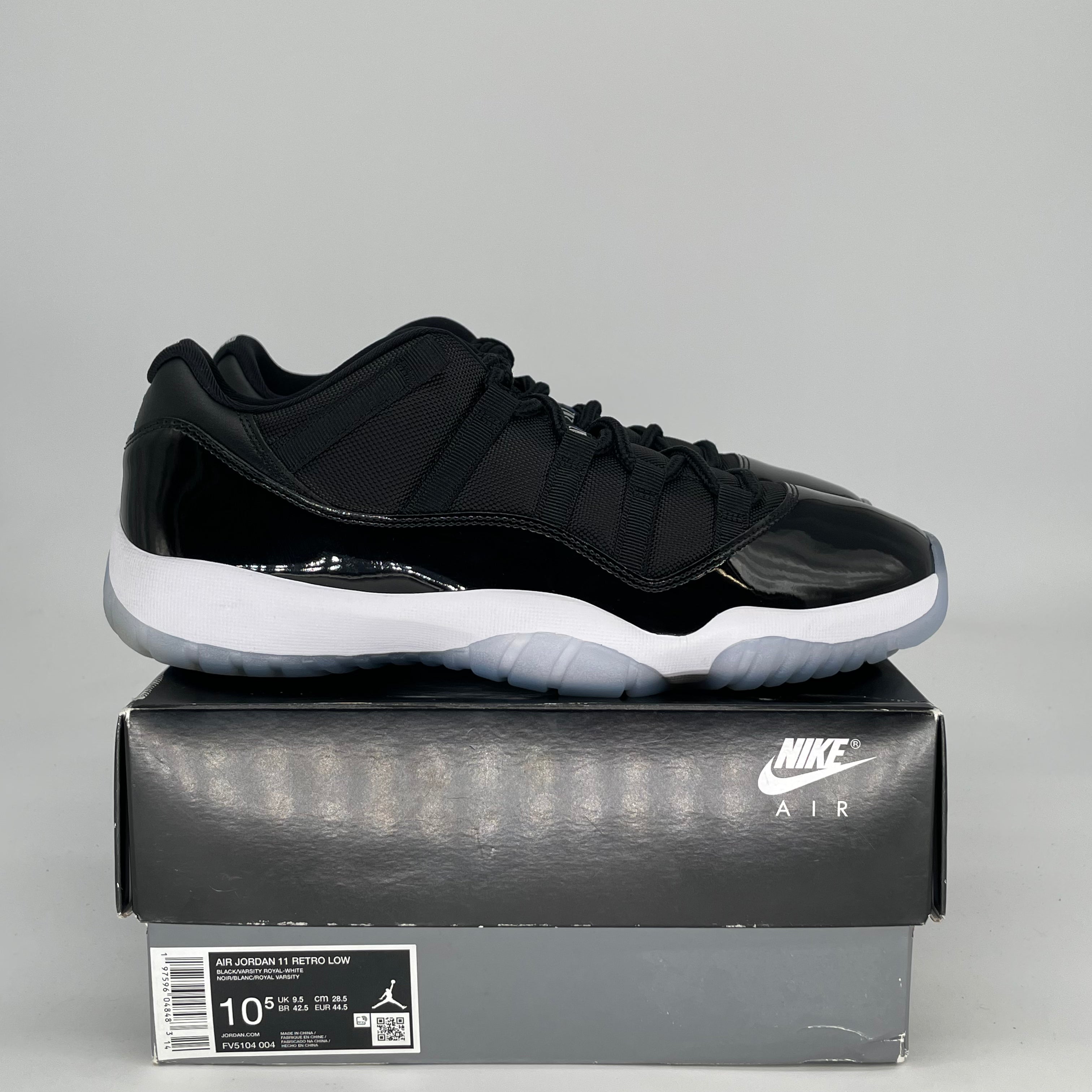 AIR JORDAN 11 LOW SPACE JAM FV5104-004 SIZE 10.5/12W