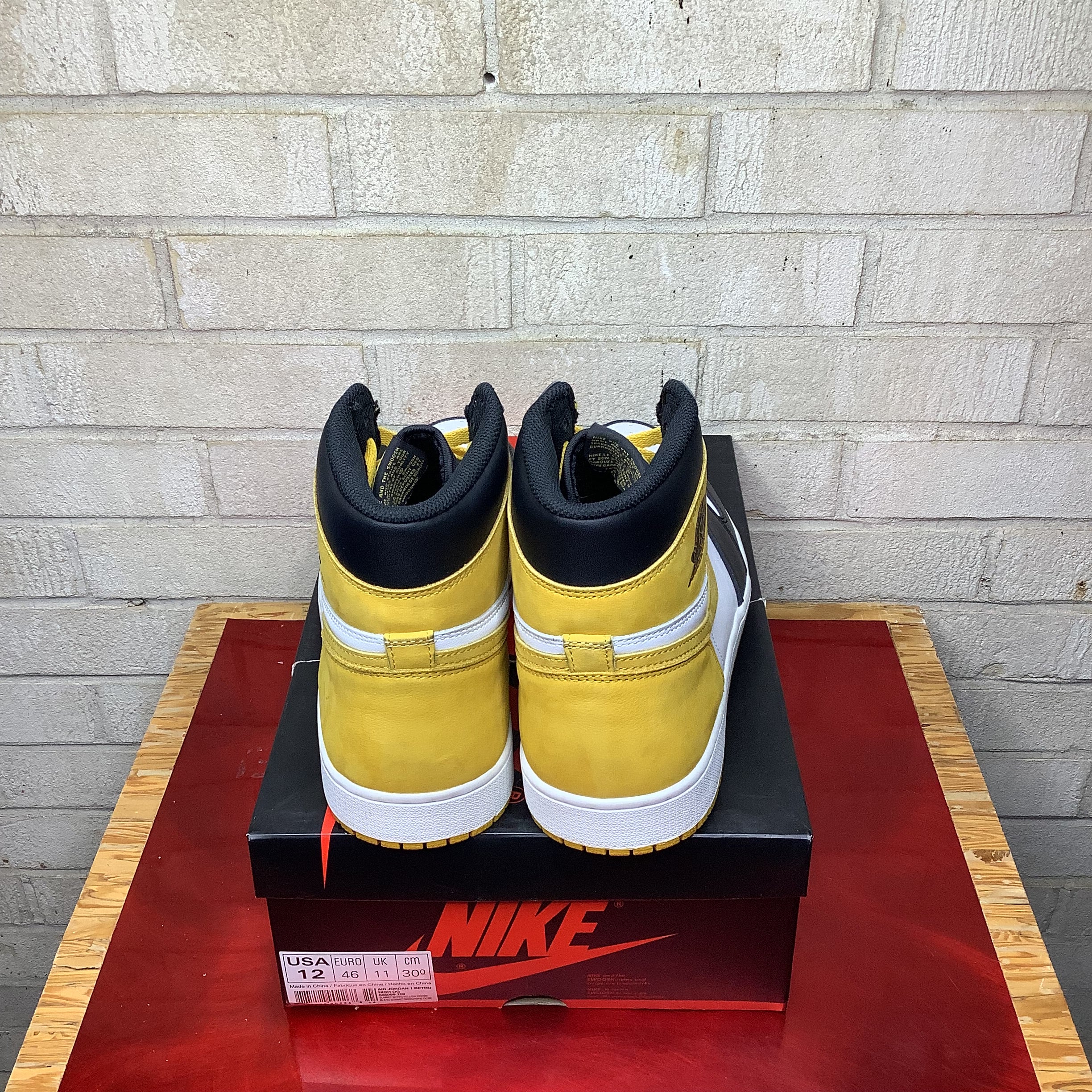 AIR JORDAN 1 YELLOW OCHRE SIZE 12/13.5W 555088-109