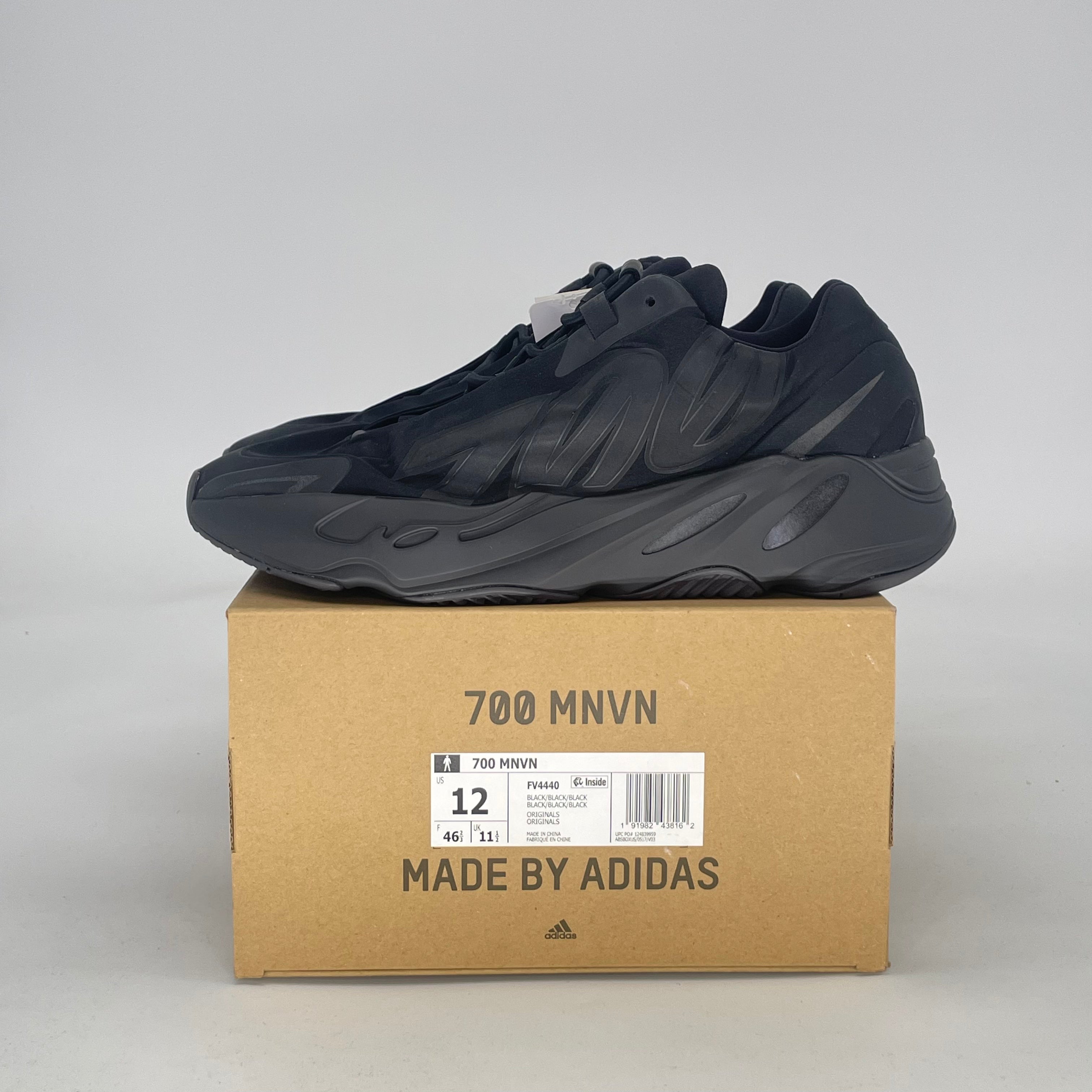 ADIDAS YEEZY BOOST 700 TRIPLE BLACK FV4440 SIZE 12/13.5W