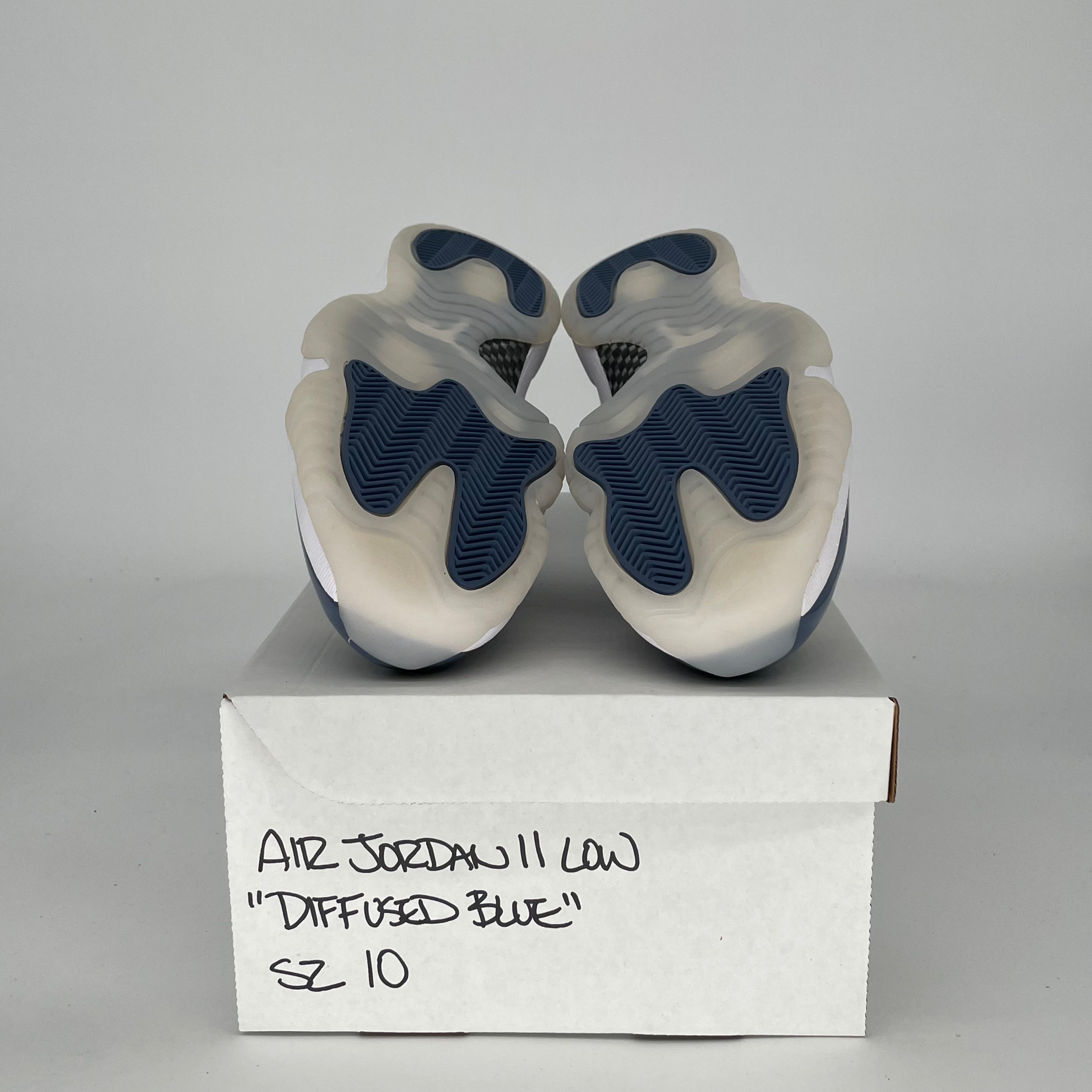 AIR JORDAN 11 LOW DIFFUSED BLUE FV5104-104 SIZE 10/11.5W