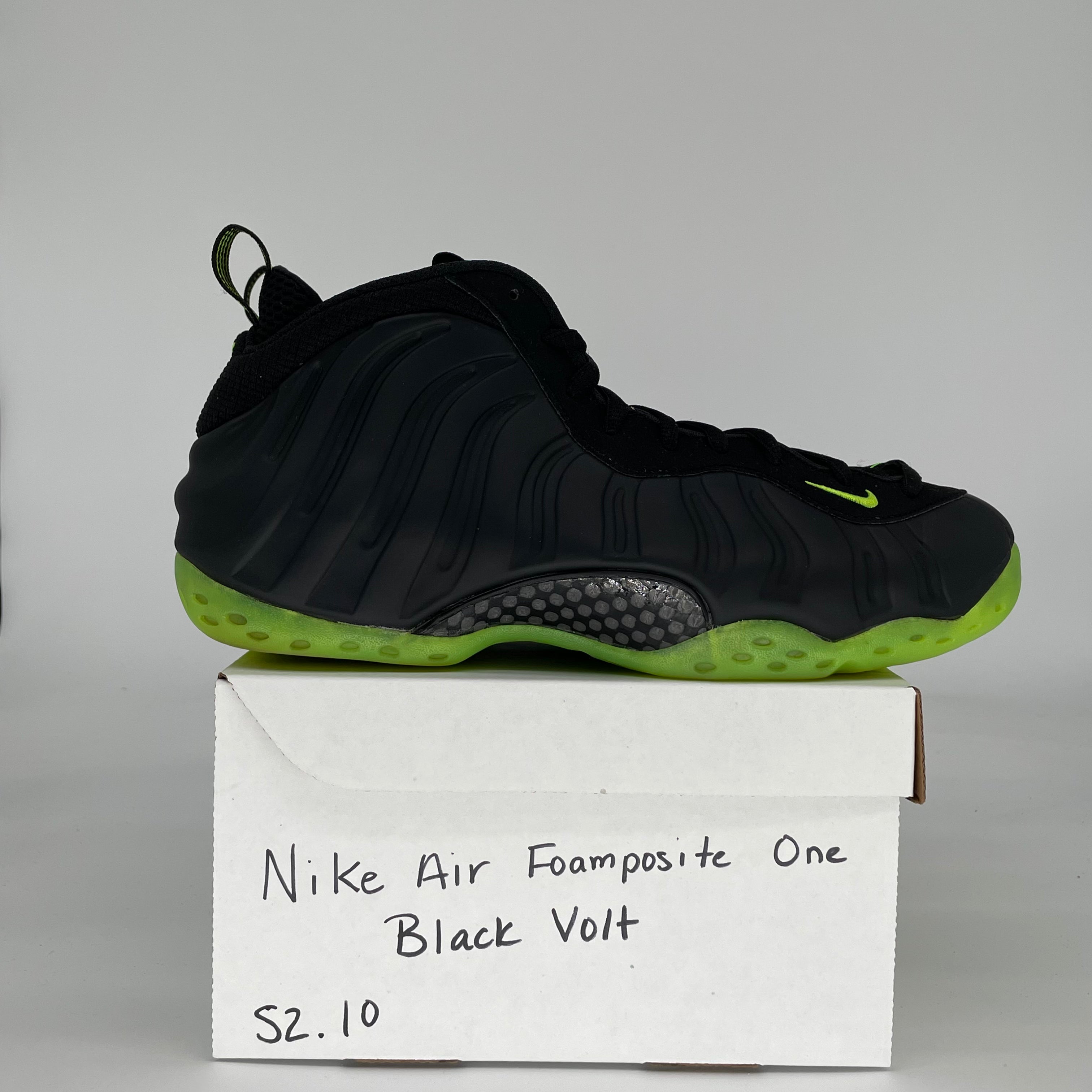 NIKE AIR FOAMPOSITE ONE BLACK VOLT HF2902-001 SIZE 10/11.5W