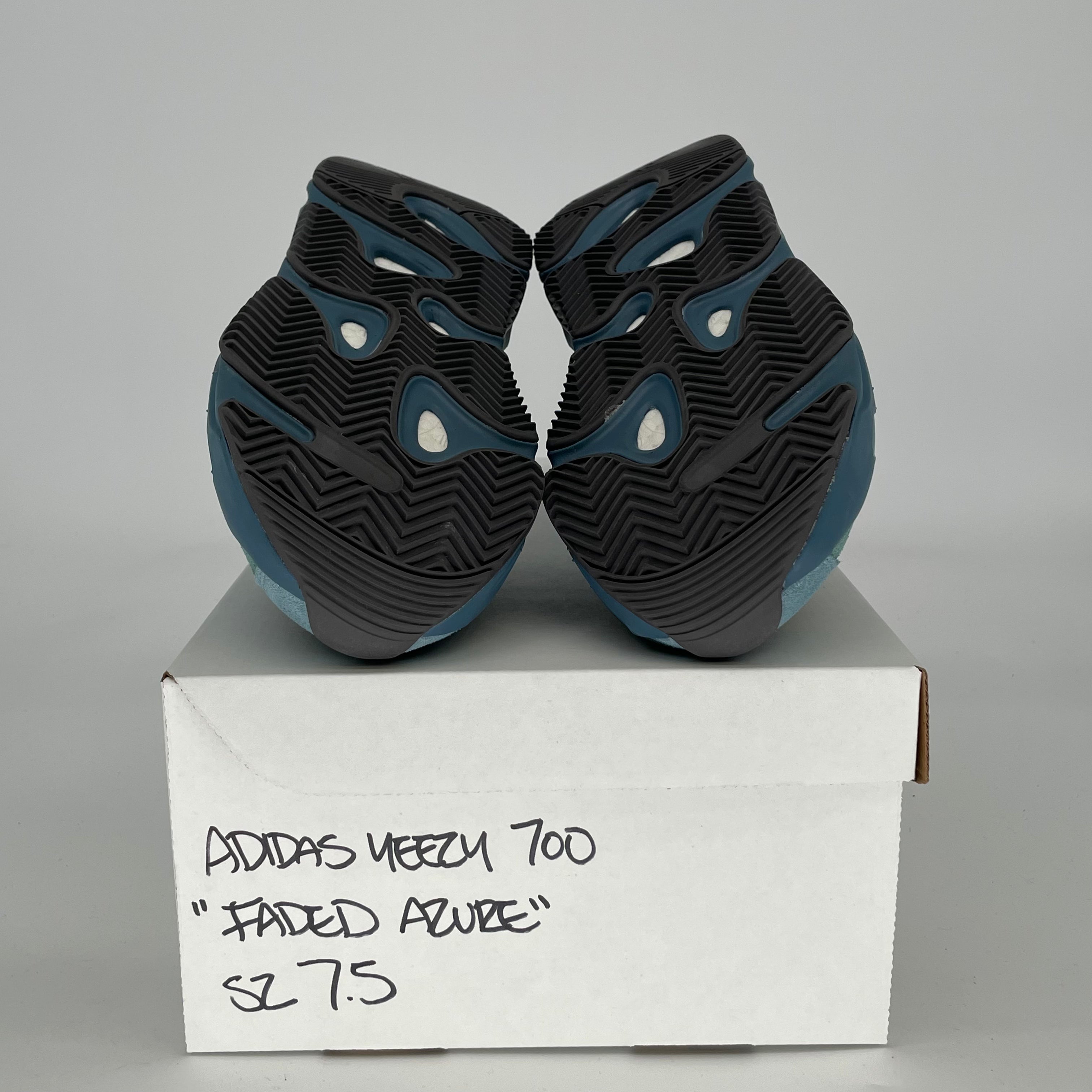 ADIDAS YEEZY 700 FADED AZURE GZ2002 SIZE 7.5/9W