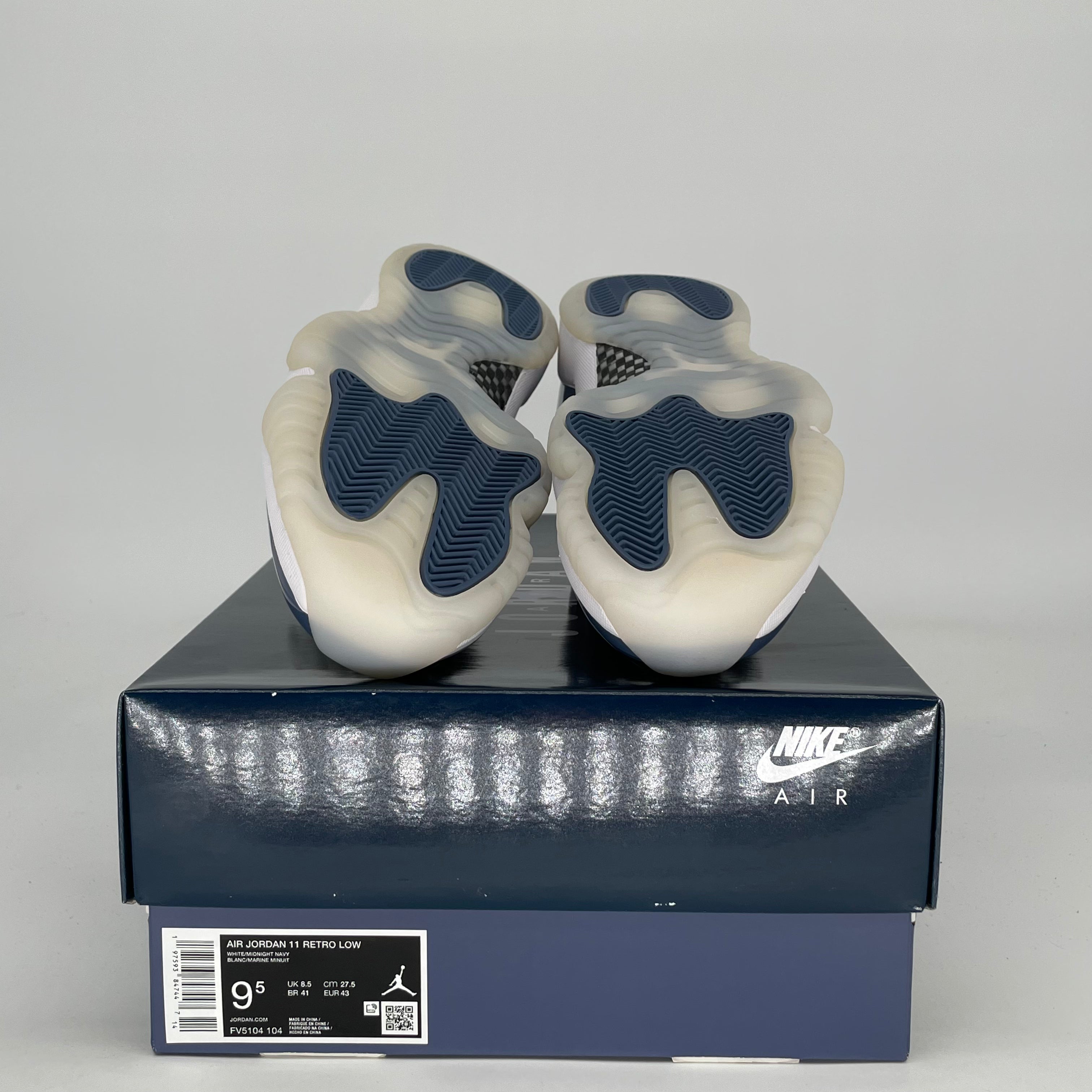 AIR JORDAN 11 LOW DIFFUSED BLUE FV5104-104 SIZE 9.5/11W