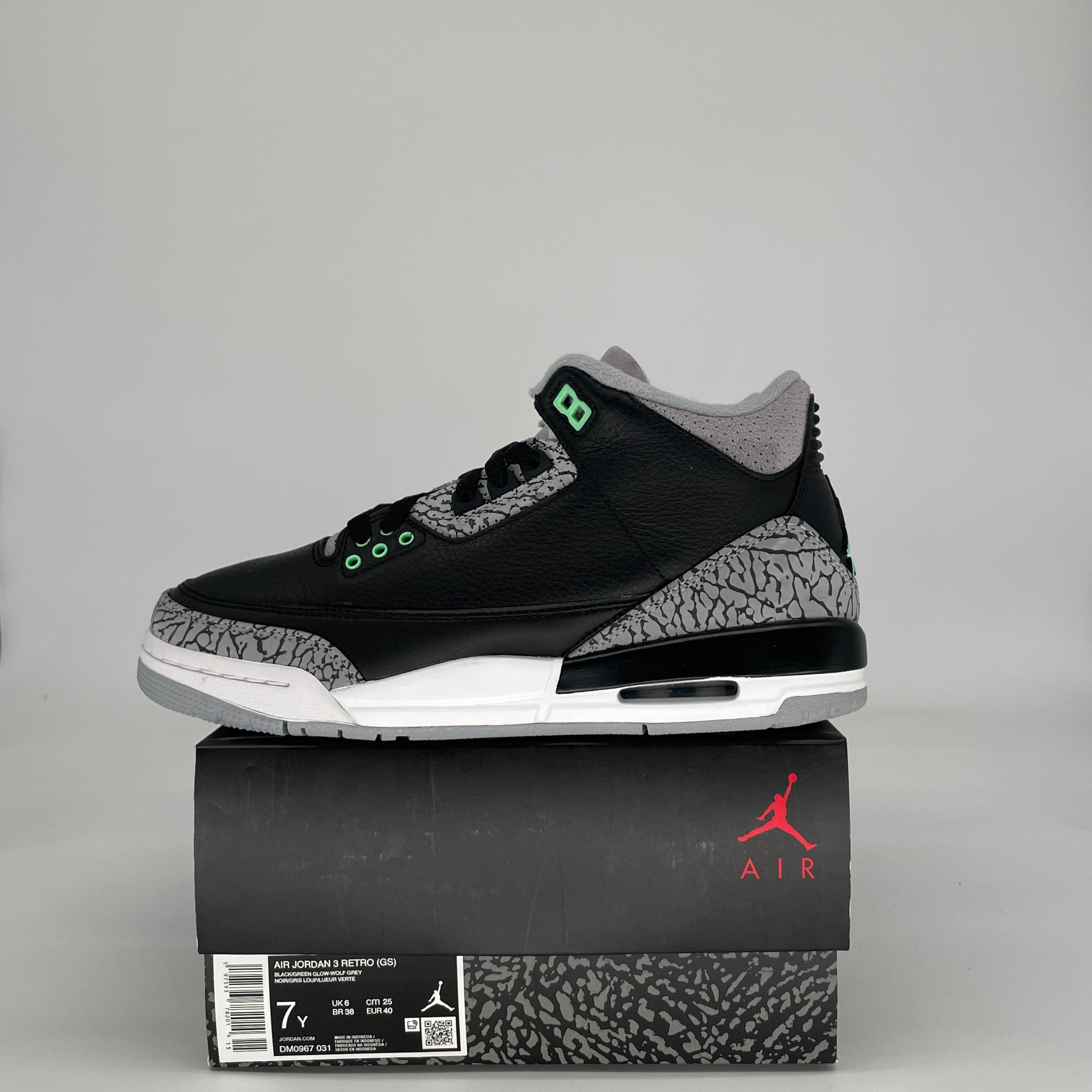AIR JORDAN 3 GREEN GLOW DM0967-031 SIZE 7/8.5W