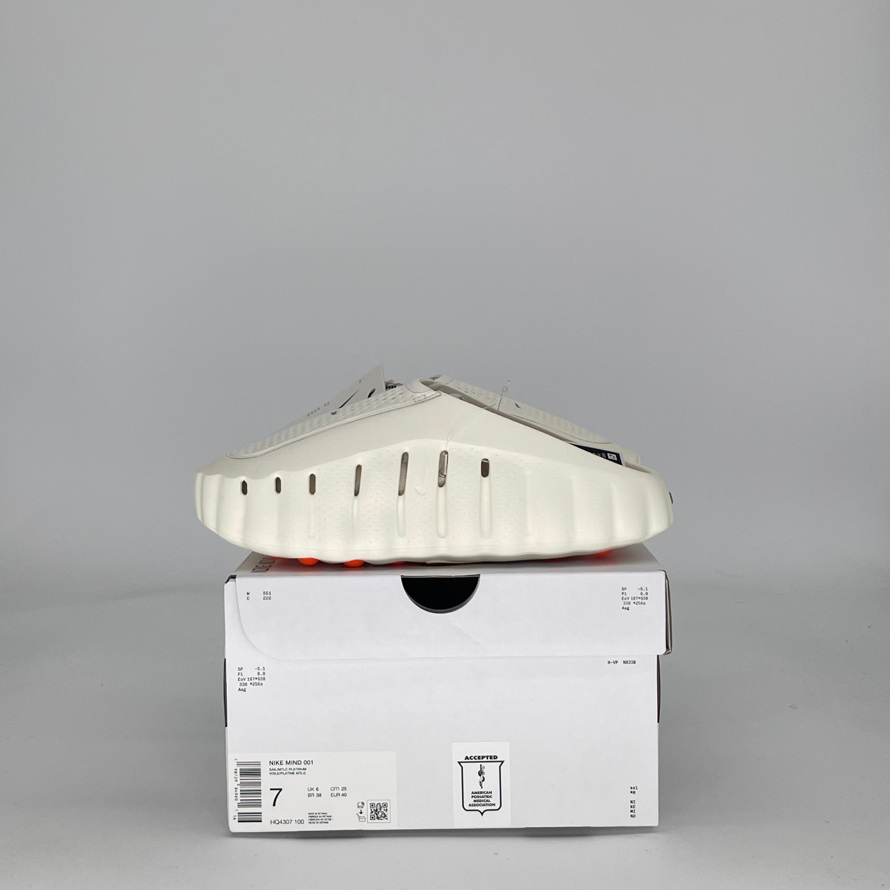 NIKE MIND 001 SLIDE SAIL HQ4307-100 SIZE 7/8.5W GS