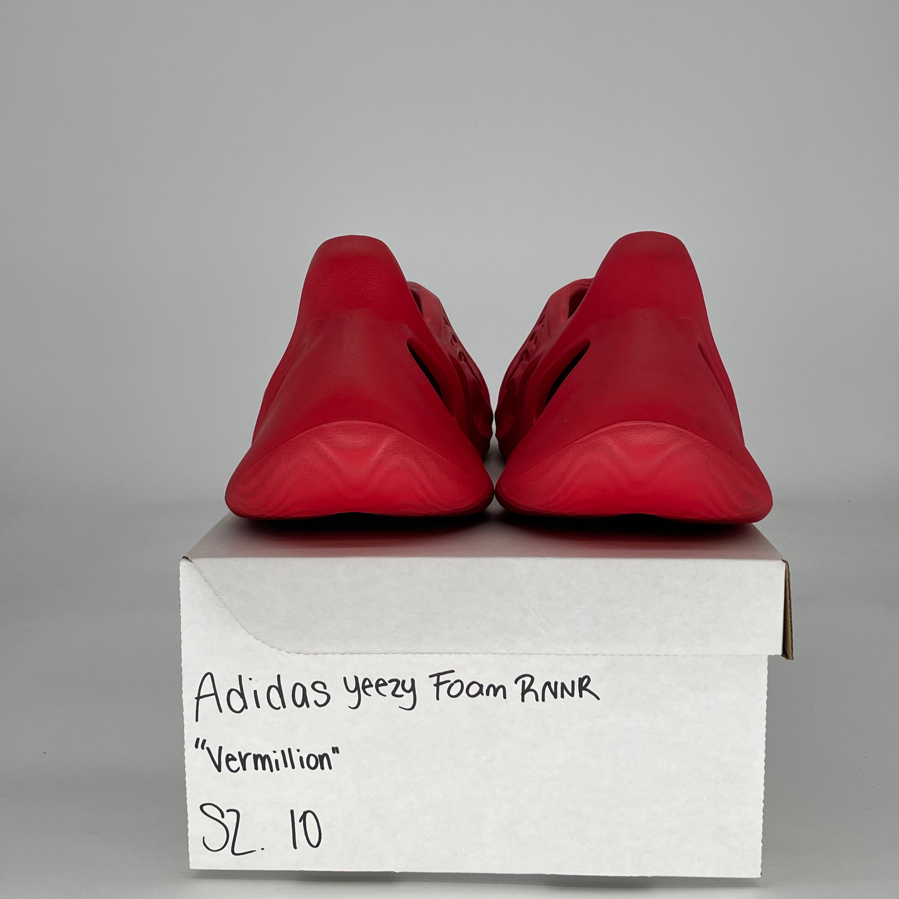 ADIDAS YEEZY FOAM RNNR VERMILLION GW3355 SIZE 10/11.5W