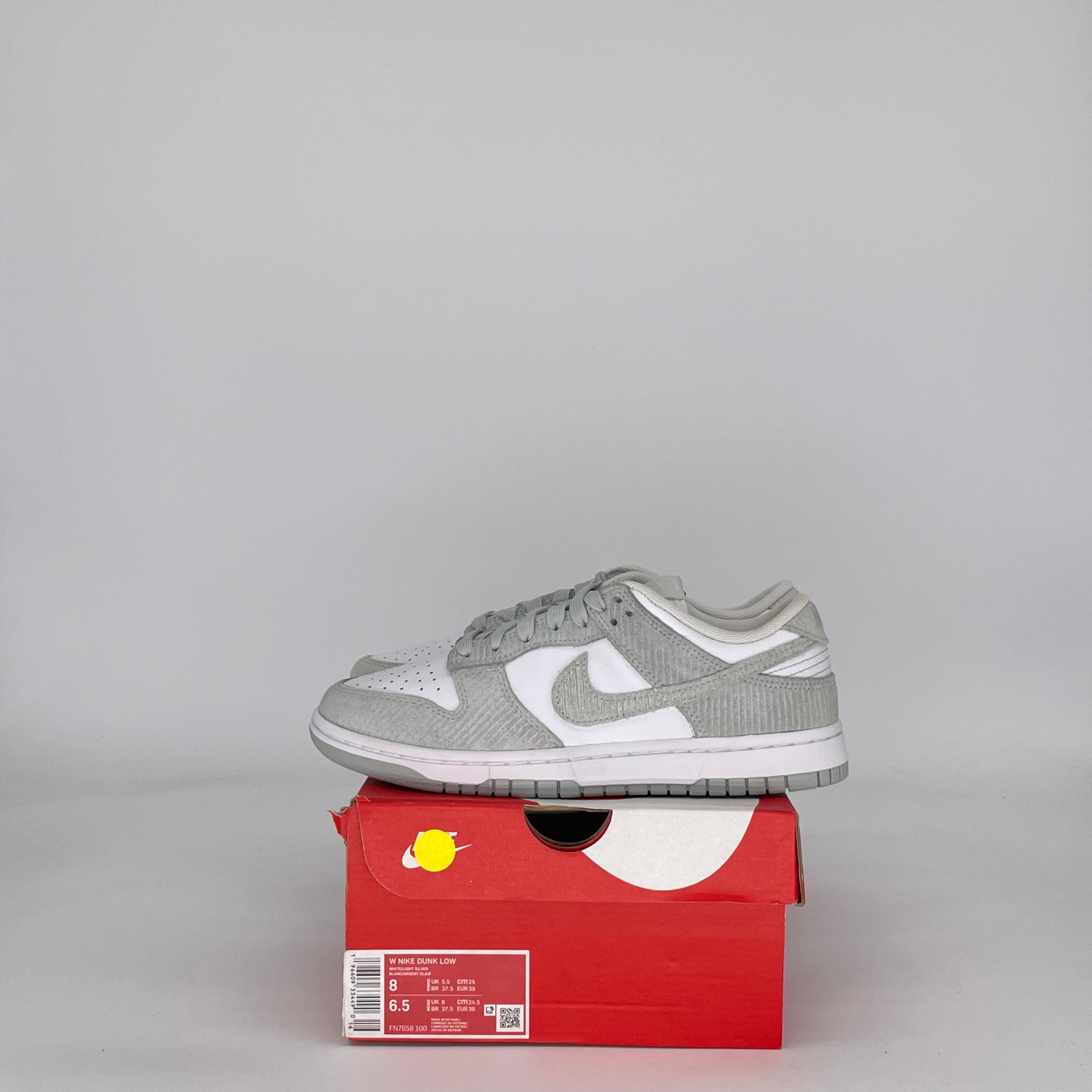 NIKE DUNK LOW LIGHT SILVER CORDUROY FN7658-100 SIZE 6.5/8W GS