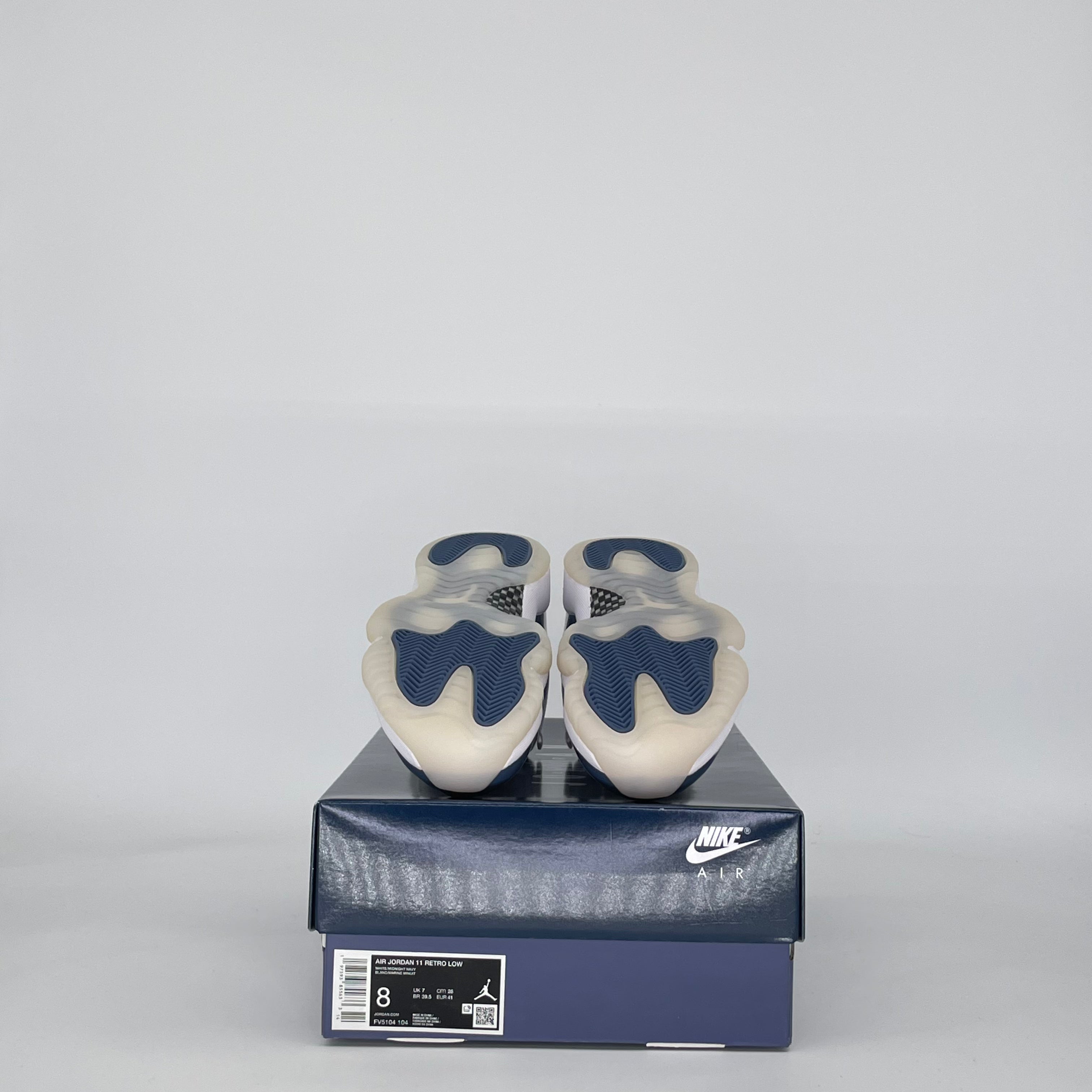 AIR JORDAN 11 LOW DIFFUSED BLUE FV5104-104 SIZE 8/9.5W