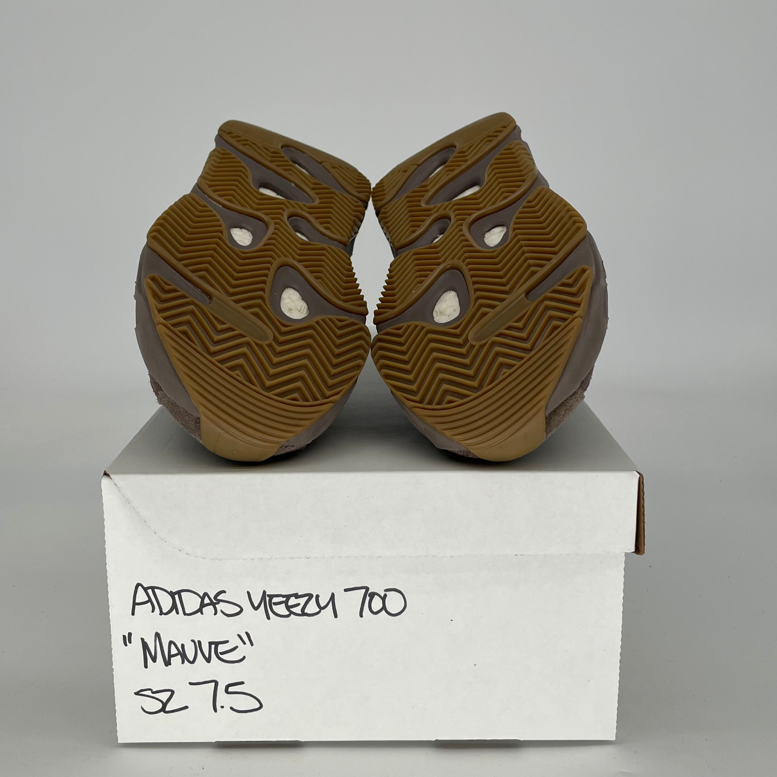 ADIDAS YEEZY 700 MAUVE EE9614 SIZE 7.5/9W