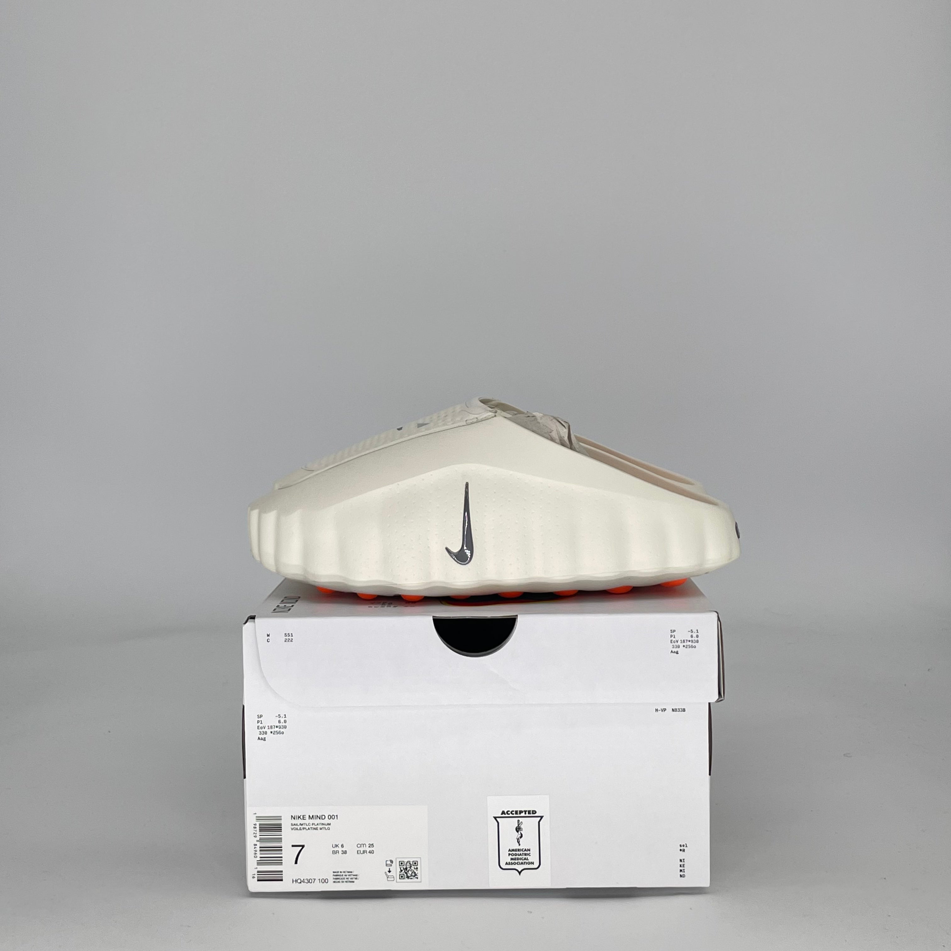 NIKE MIND 001 SLIDE SAIL HQ4307-100 SIZE 7/8.5W GS