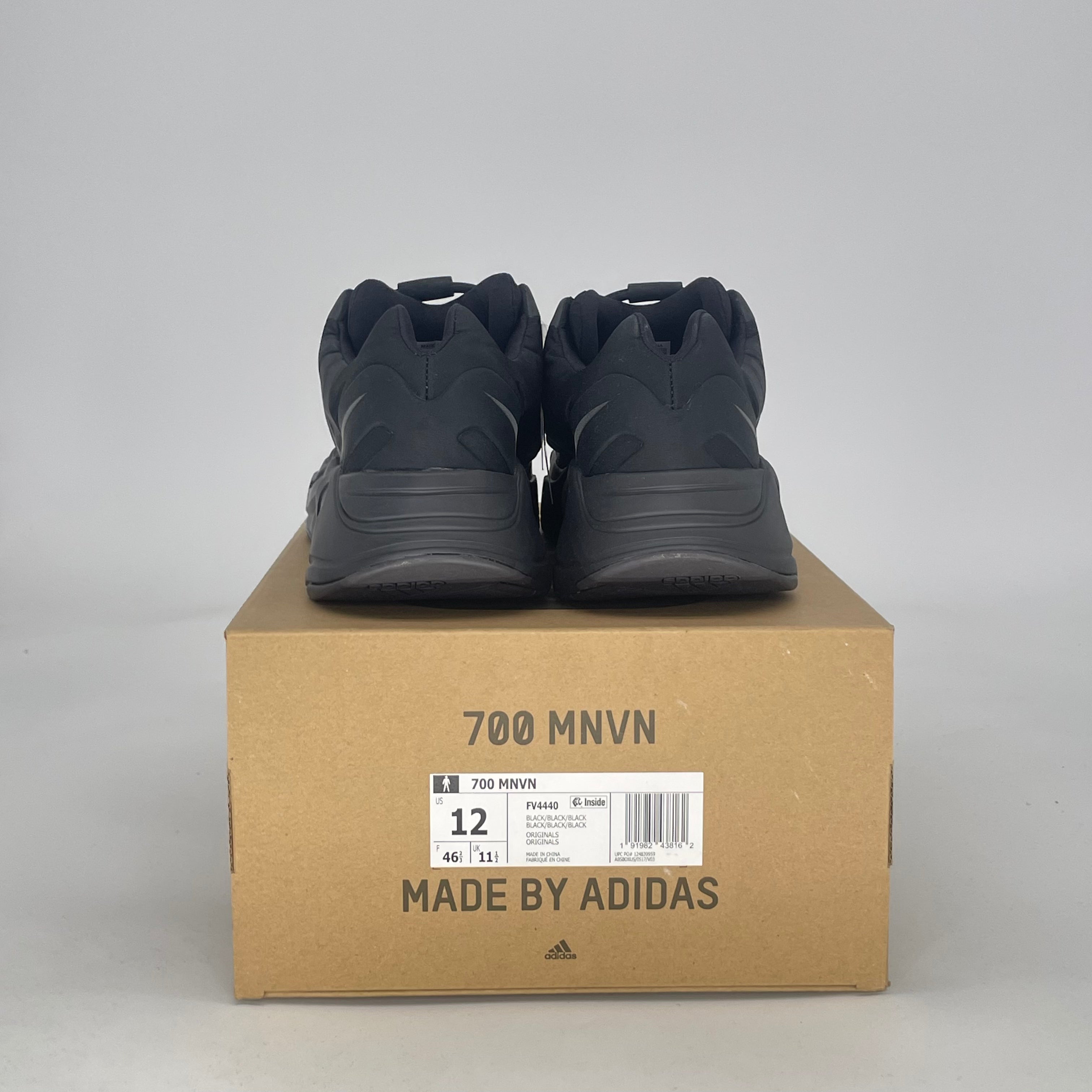 ADIDAS YEEZY BOOST 700 TRIPLE BLACK FV4440 SIZE 12/13.5W