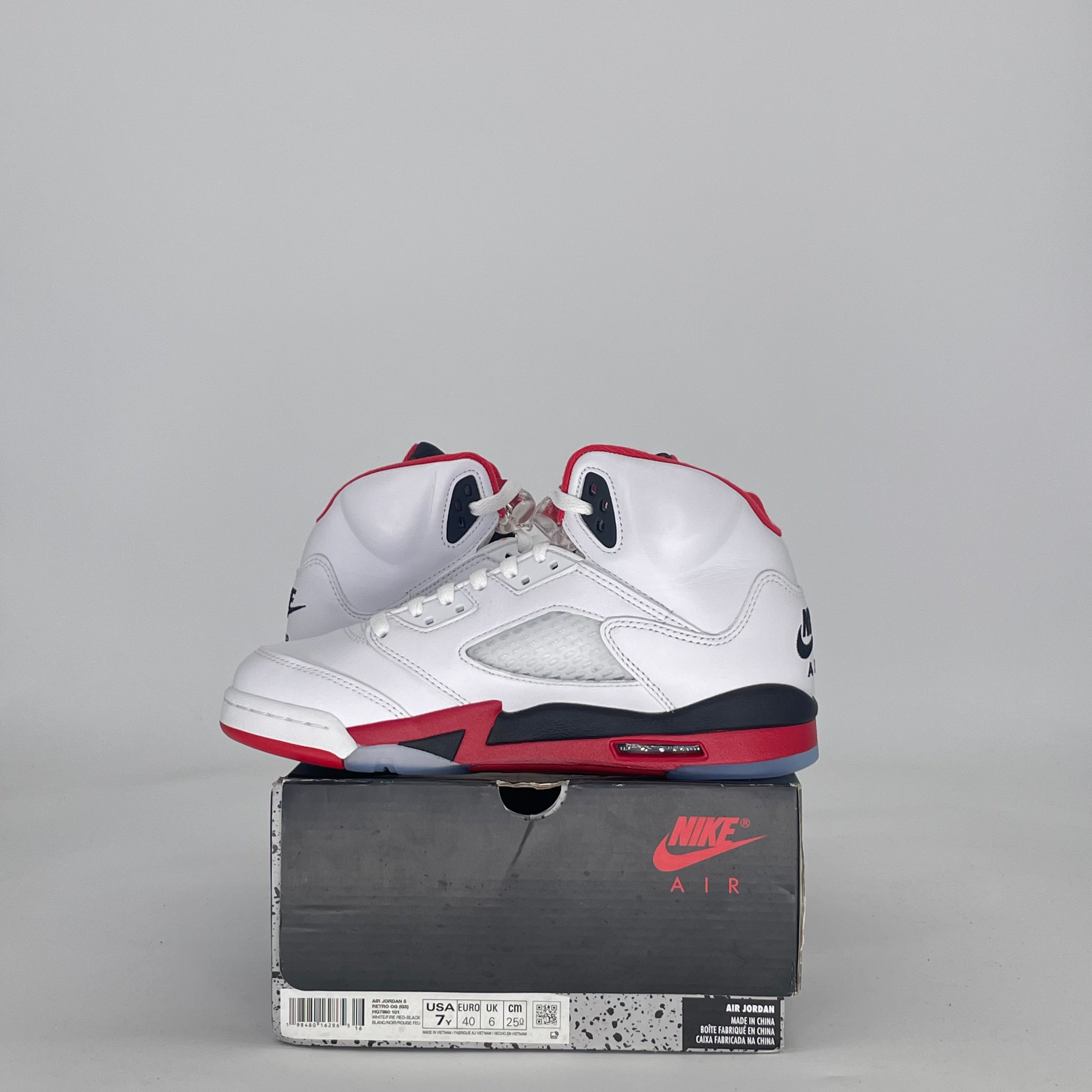 AIR JORDAN 5 FIRE RED BLACK TONGUE HQ7980-101 SIZE 7/8.5W GS