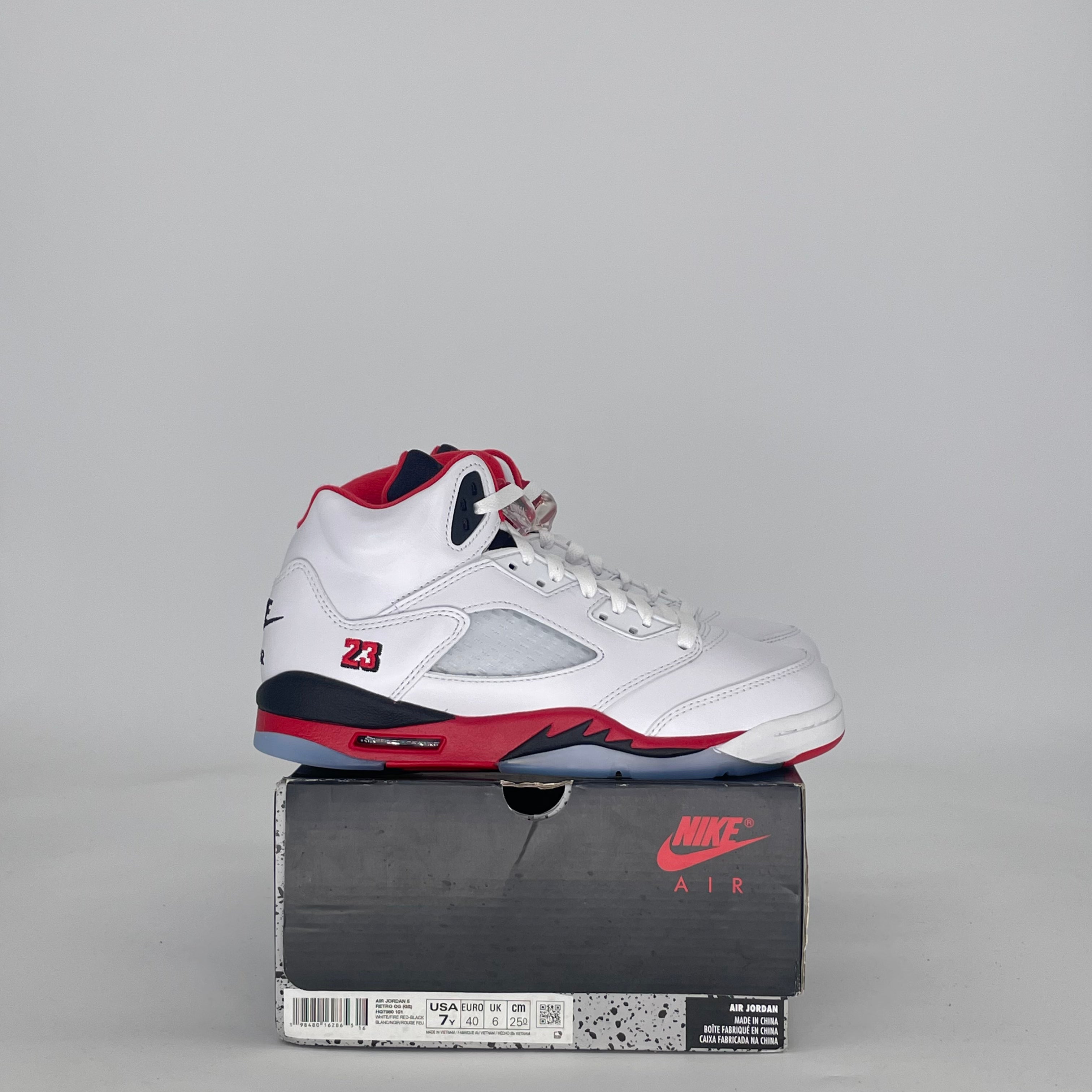AIR JORDAN 5 FIRE RED BLACK TONGUE HQ7980-101 SIZE 7/8.5W GS