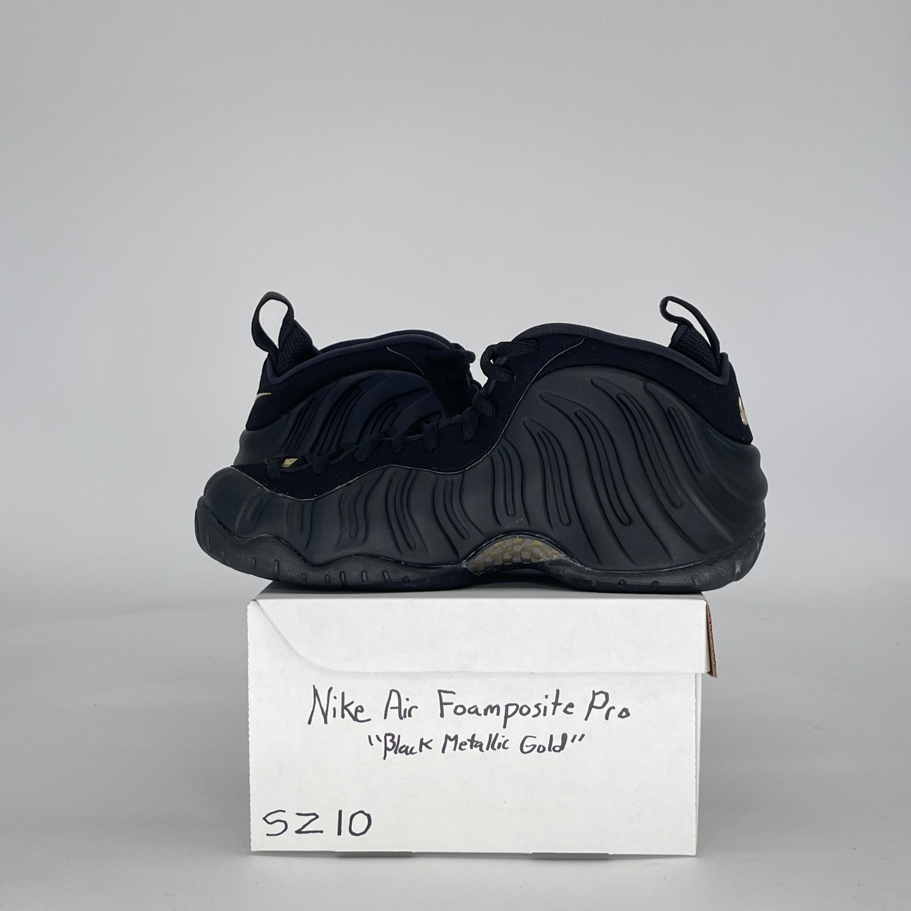 NIKE AIR FOAMPOSITE PRO BLACK METALLIC GOLD 624041-009 SIZE 10/11.5W
