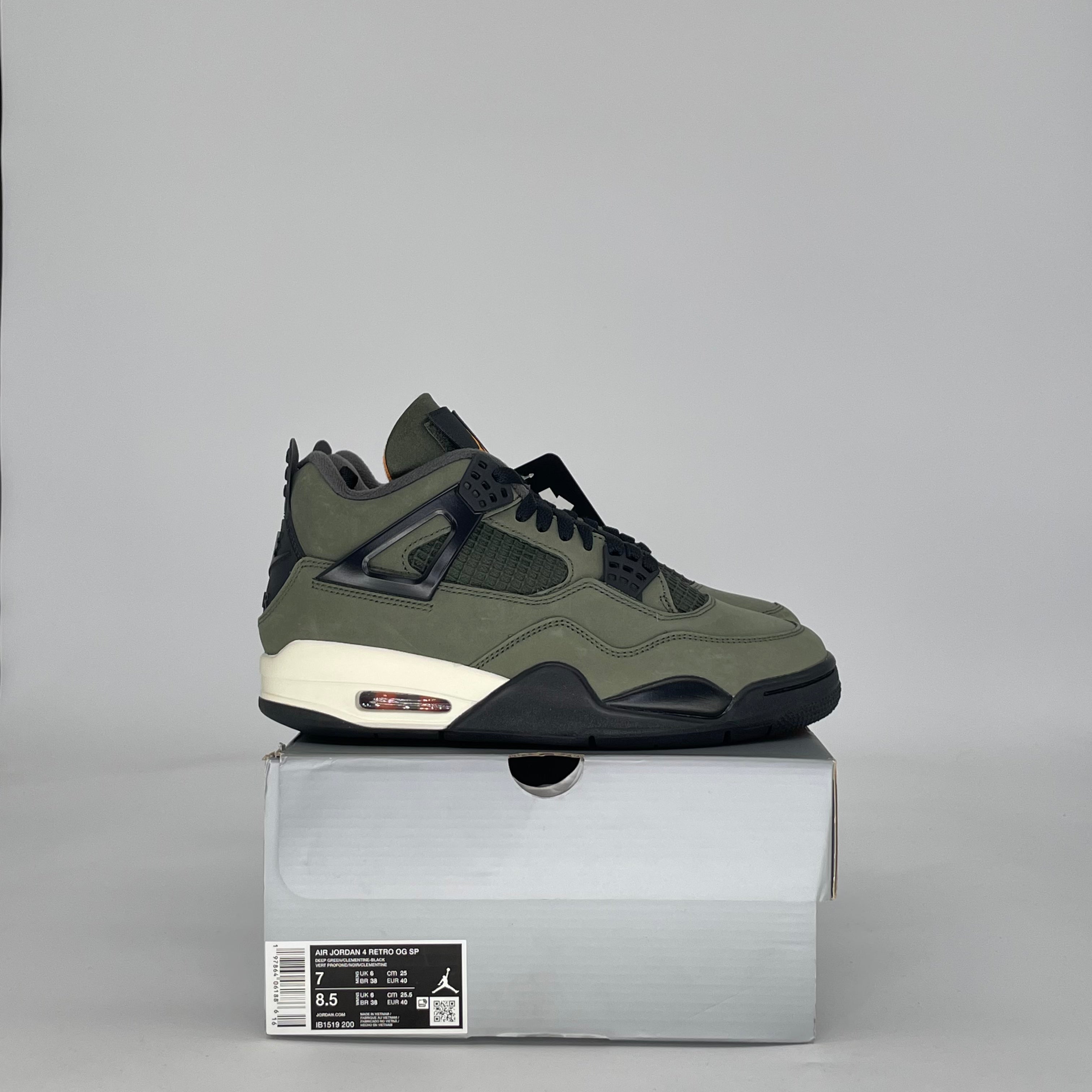 AIR JORDAN 4 UNDEFEATED IB1519-200 SIZE 7/8.5W GS