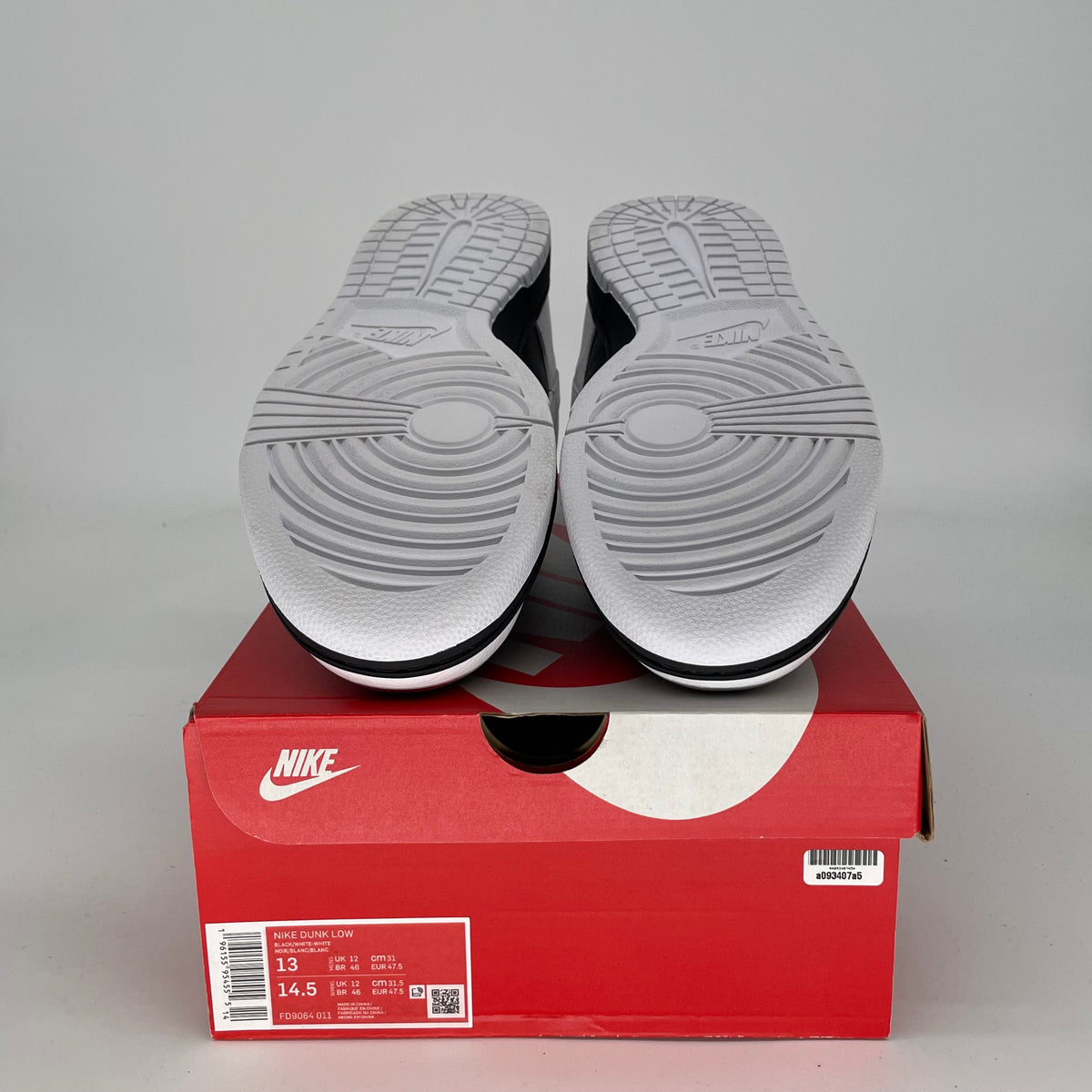 Nike Dunk Low Retro Reverse Panda