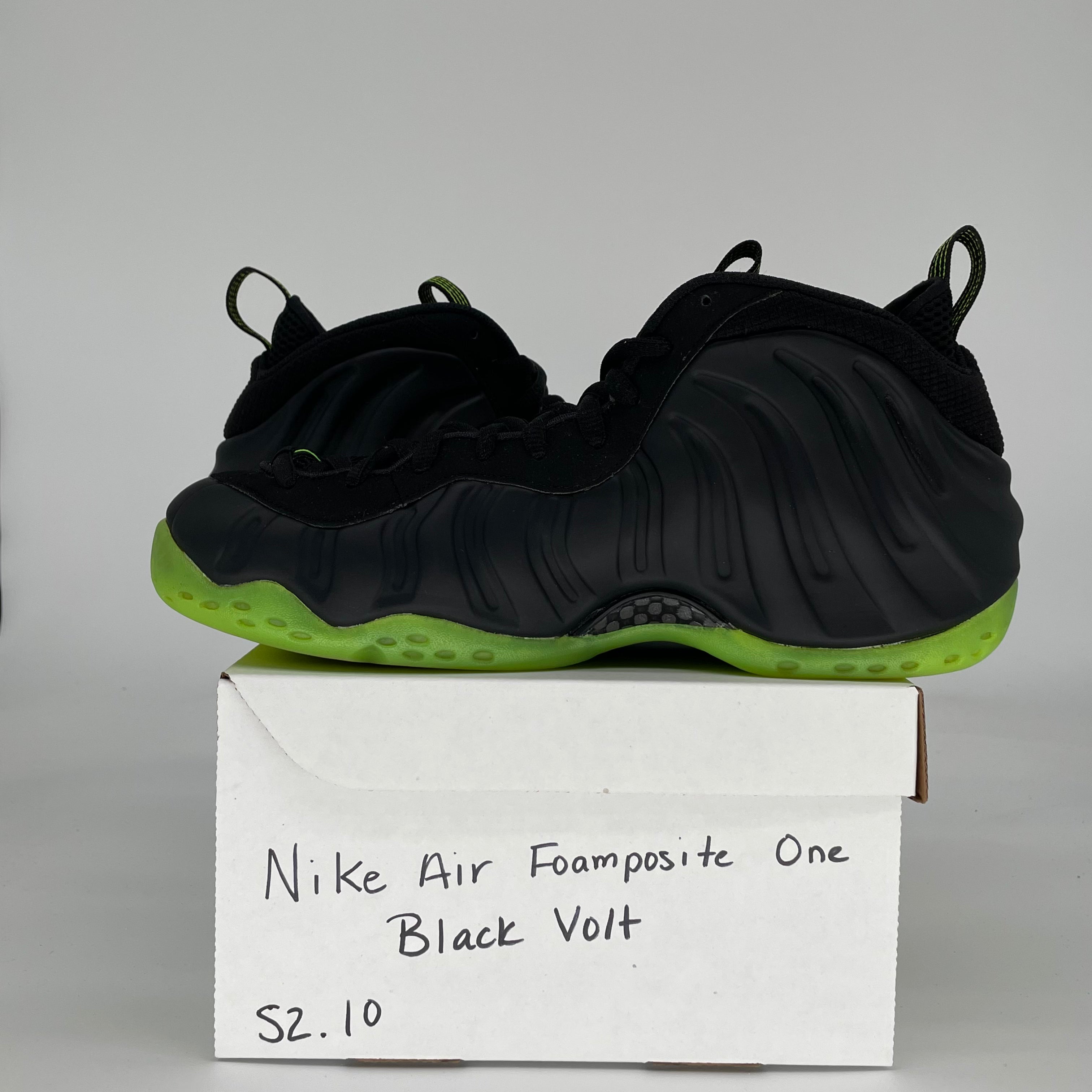 NIKE AIR FOAMPOSITE ONE BLACK VOLT HF2902-001 SIZE 10/11.5W