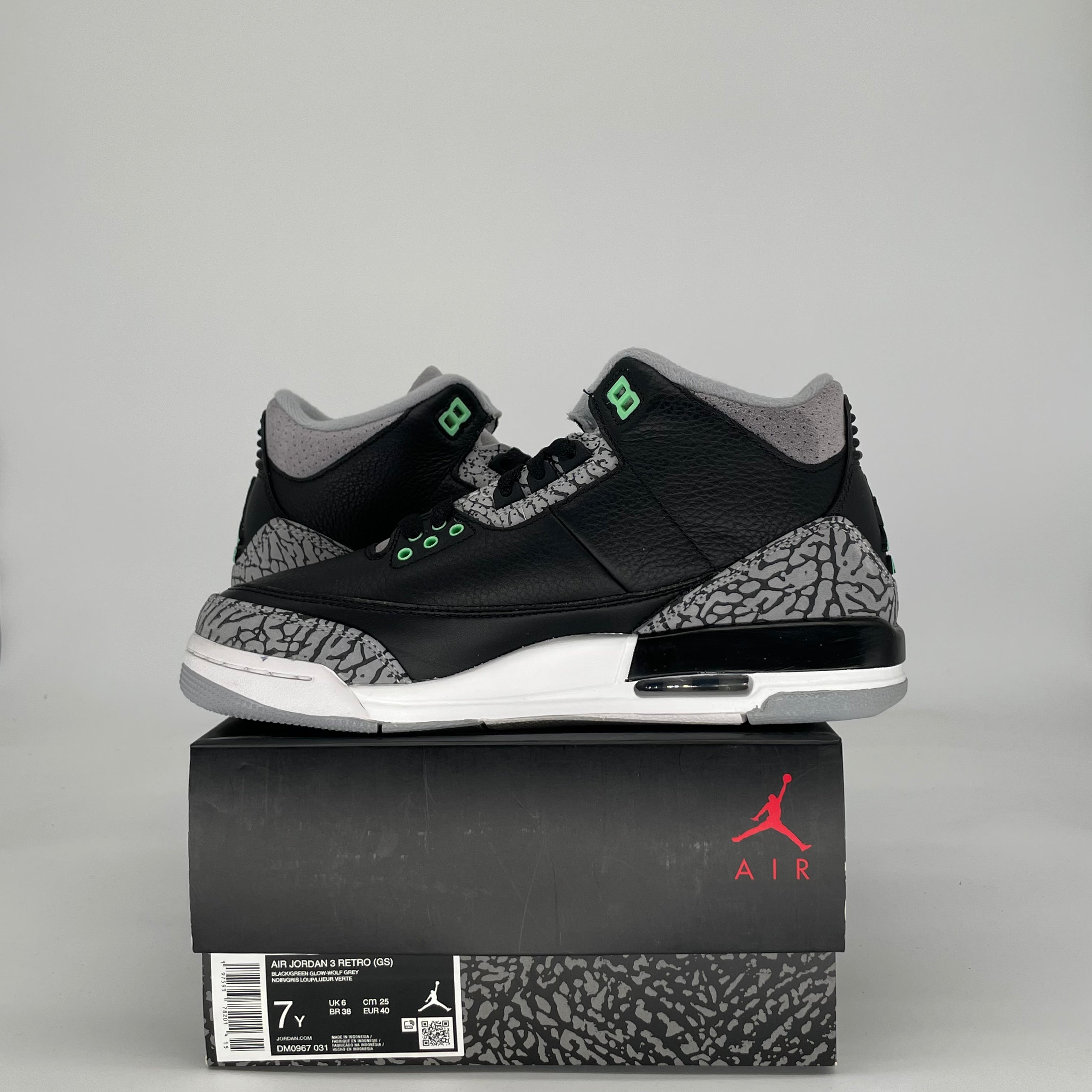 AIR JORDAN 3 GREEN GLOW DM0967-031 SIZE 7/8.5W