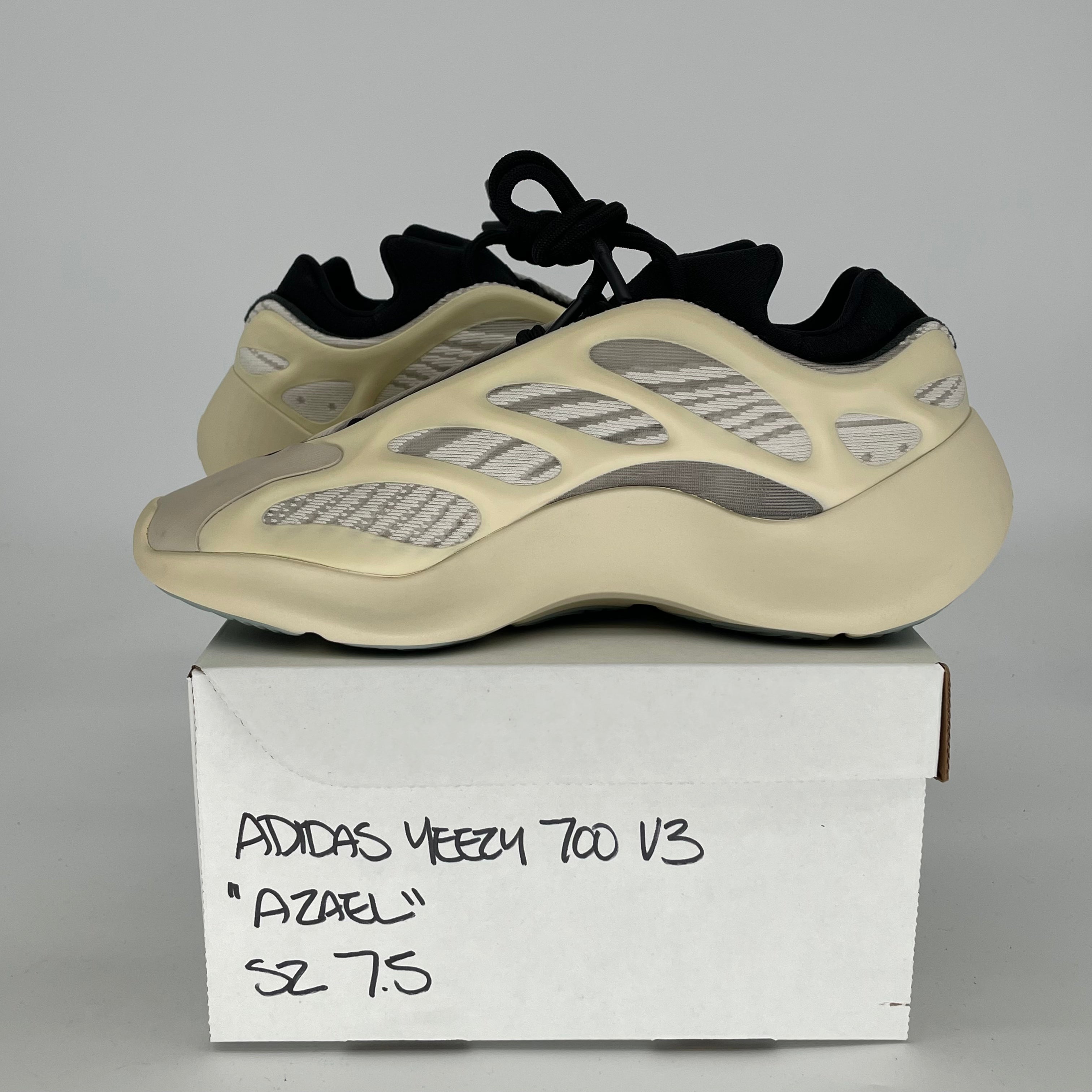 ADIDAS YEEZY 700 V3 AZAEL FW4980 SIZE 7.5/9W