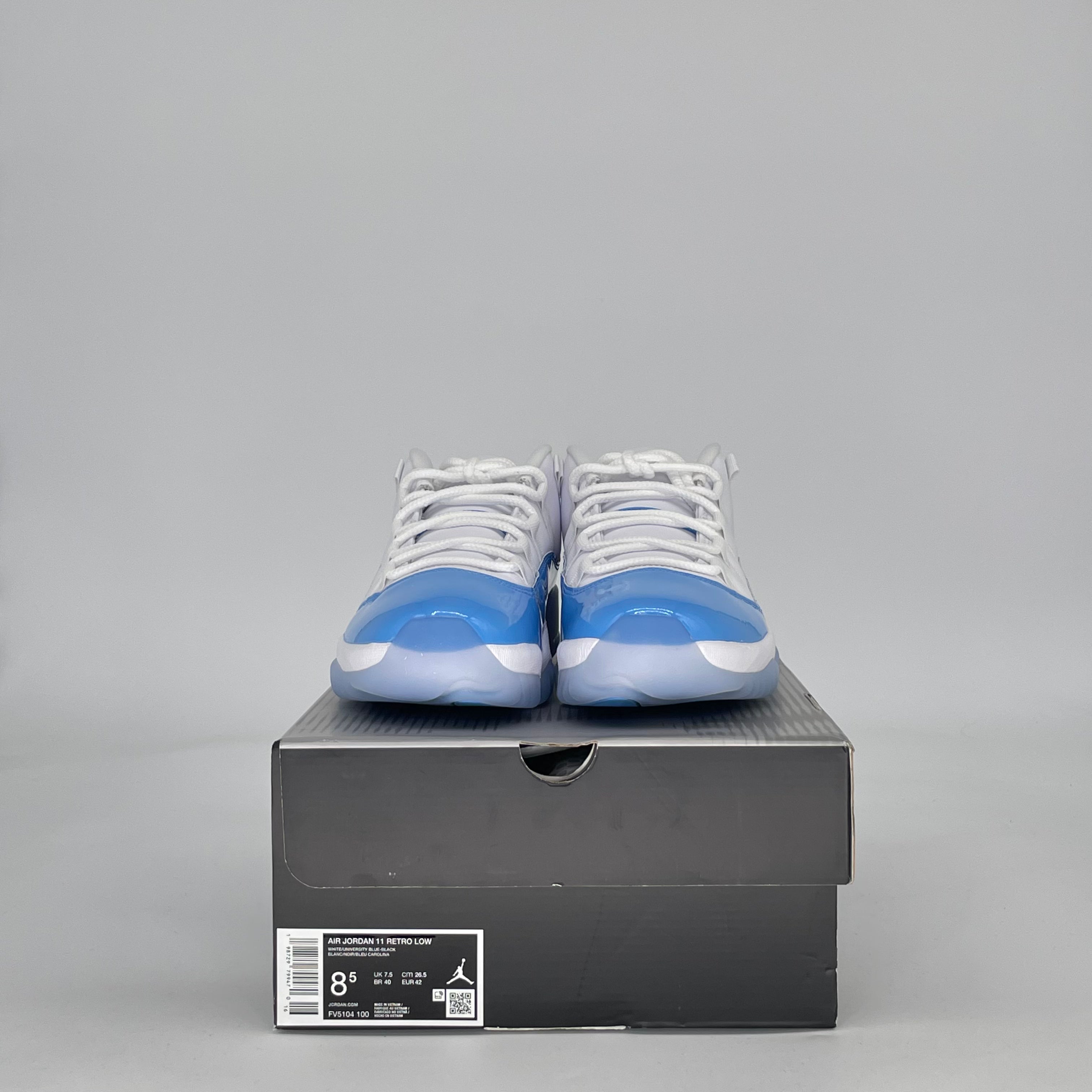 AIR JORDAN 11 LOW UNIVERSITY BLUE FV5104-100 SIZE 8.5/10W