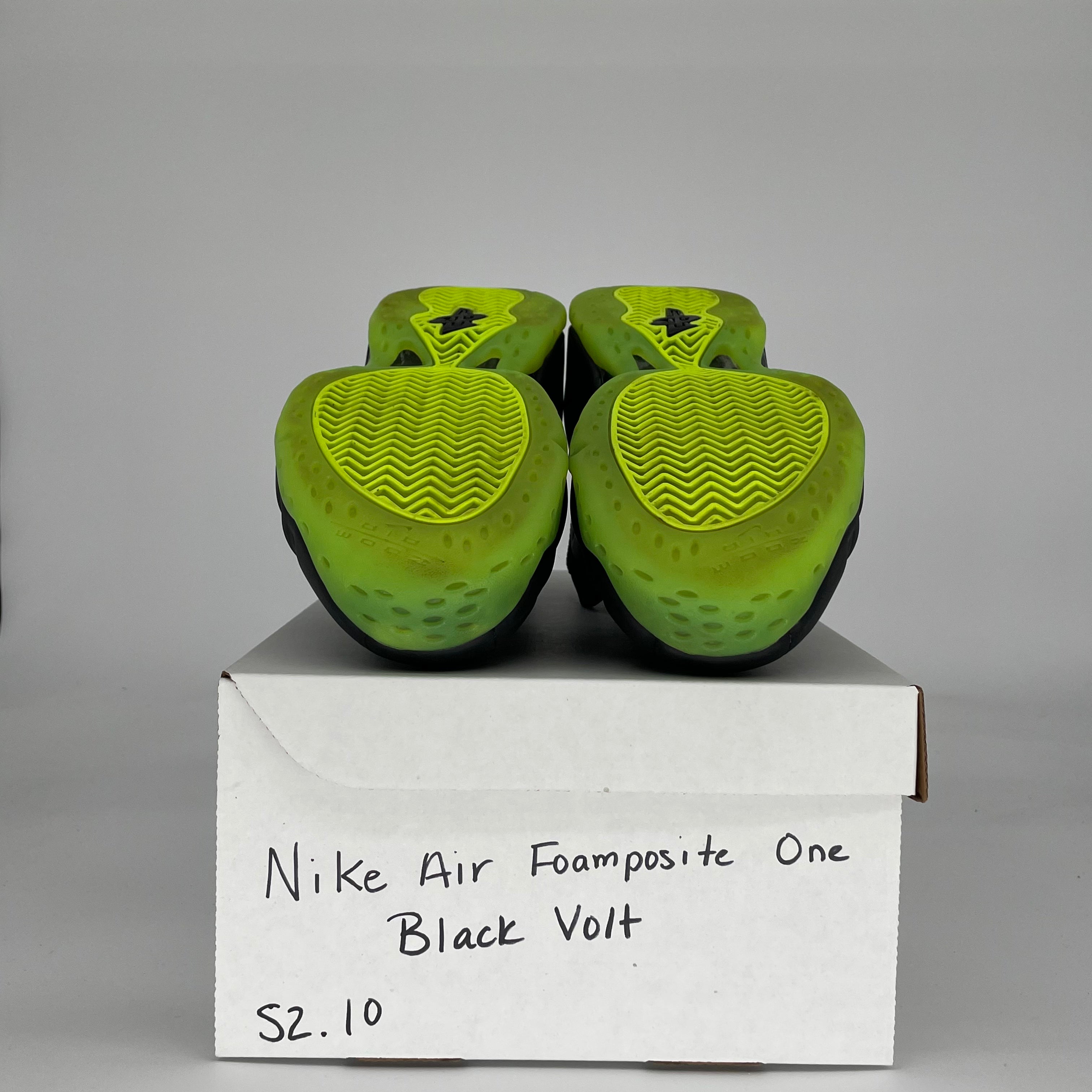 NIKE AIR FOAMPOSITE ONE BLACK VOLT HF2902-001 SIZE 10/11.5W