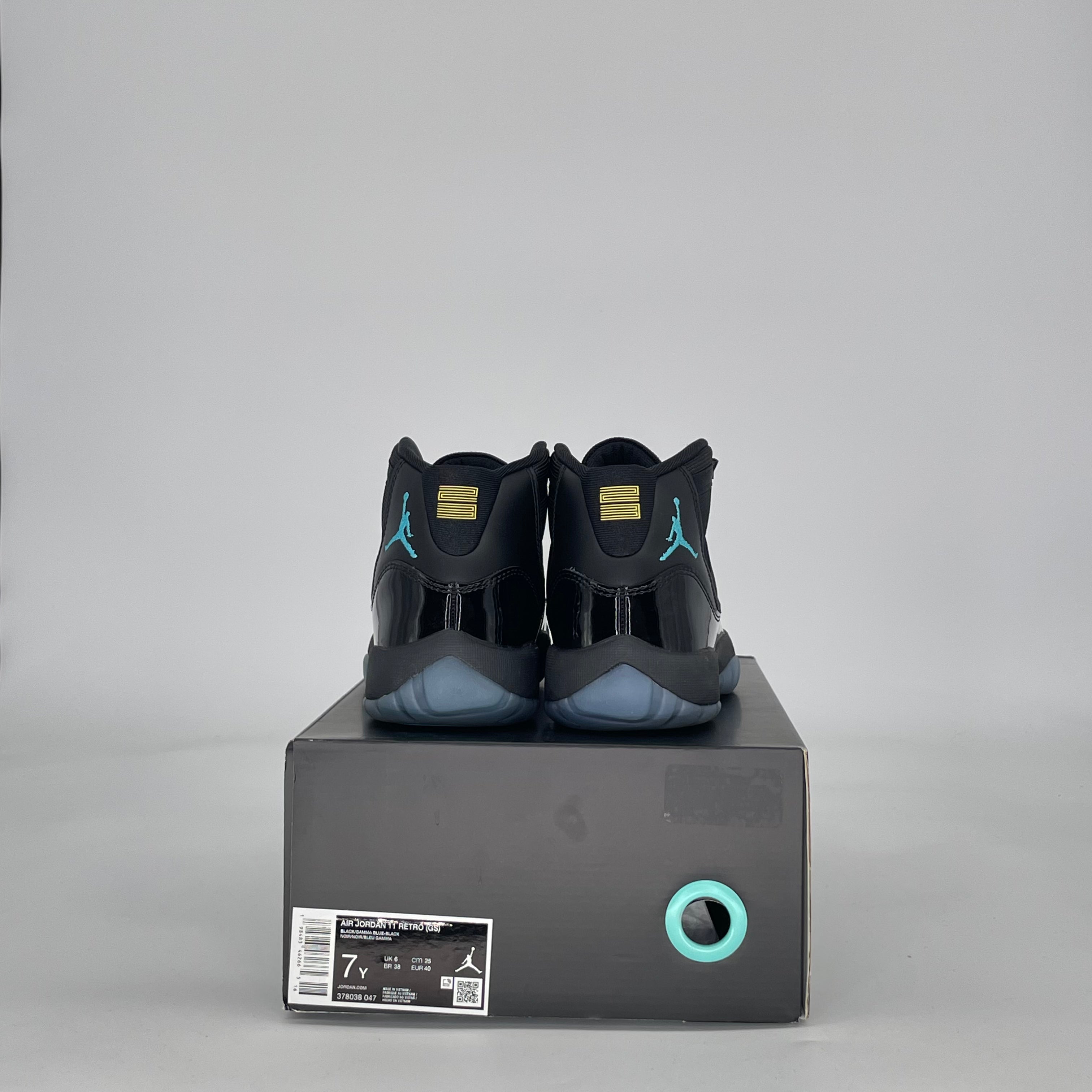 AIR JORDAN 11 GAMMA BLUE 378038-047 SIZE 7/8.5W GS