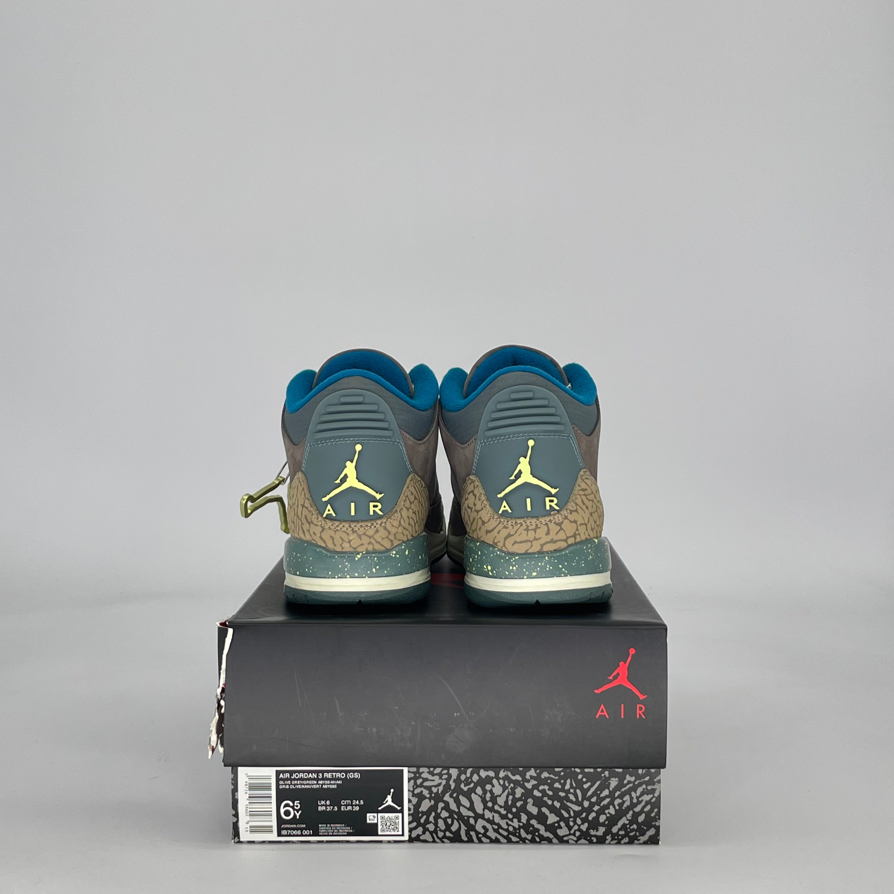 AIR JORDAN 3 OLIVE GREY IB7066-001 SIZE 6.5/8W GS