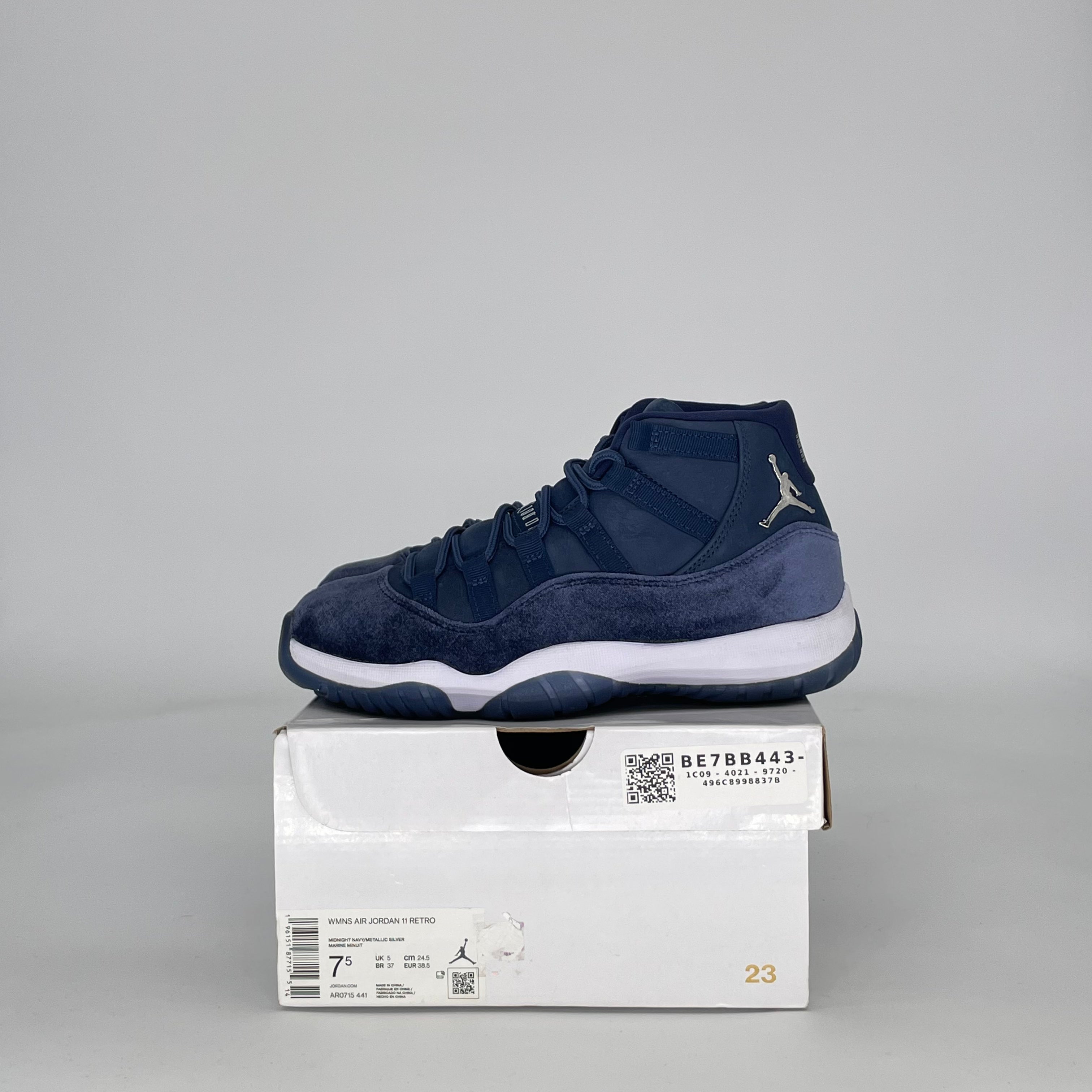 AIR JORDAN 11 MIDNIGHT NAVY AR0715-441 SIZE 6/7.5W GS