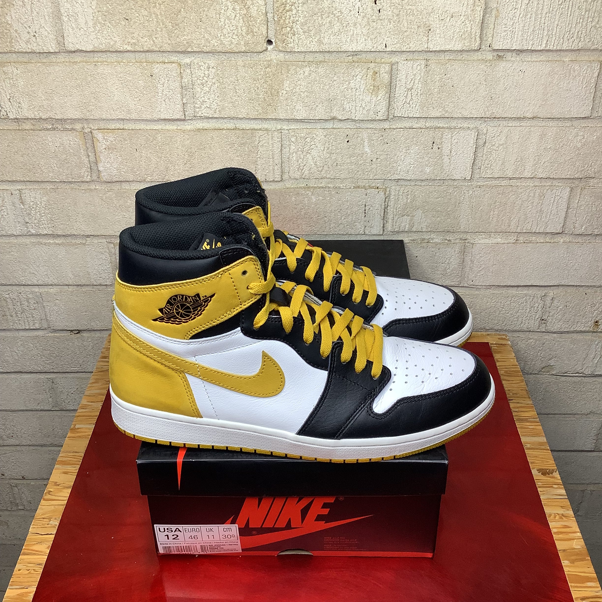 AIR JORDAN 1 YELLOW OCHRE SIZE 12/13.5W 555088-109