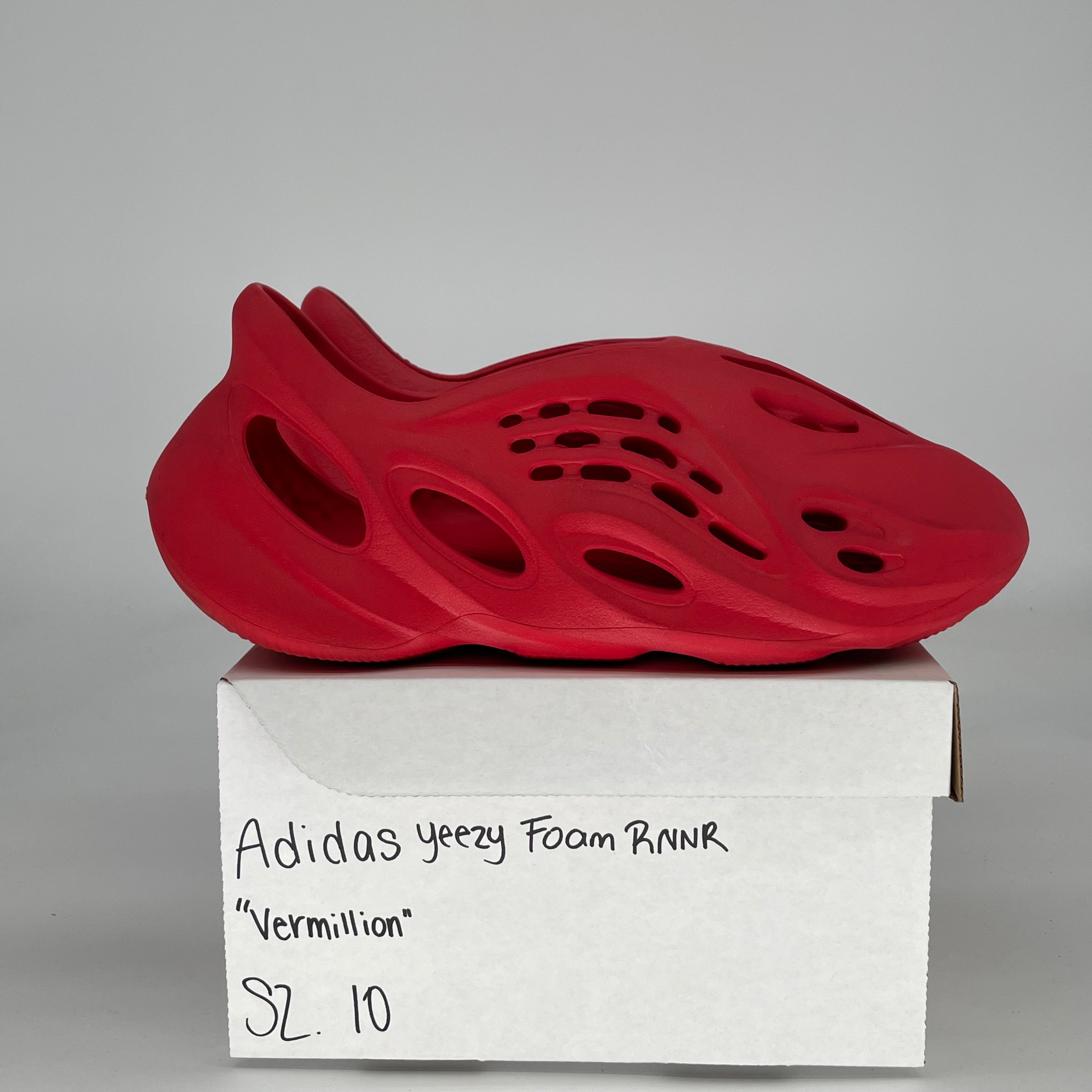 ADIDAS YEEZY FOAM RNNR VERMILLION GW3355 SIZE 10/11.5W