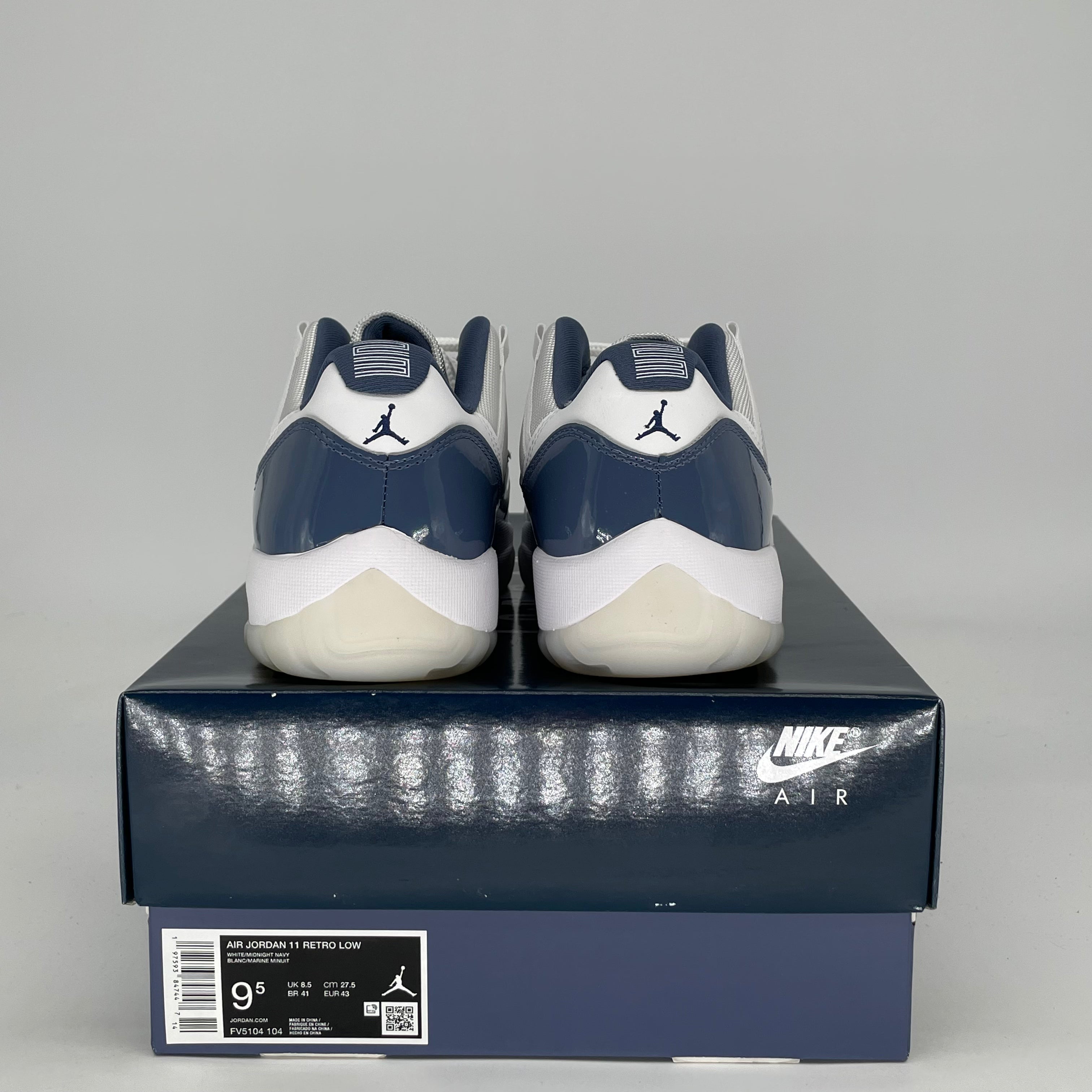 AIR JORDAN 11 LOW DIFFUSED BLUE FV5104-104 SIZE 9.5/11W