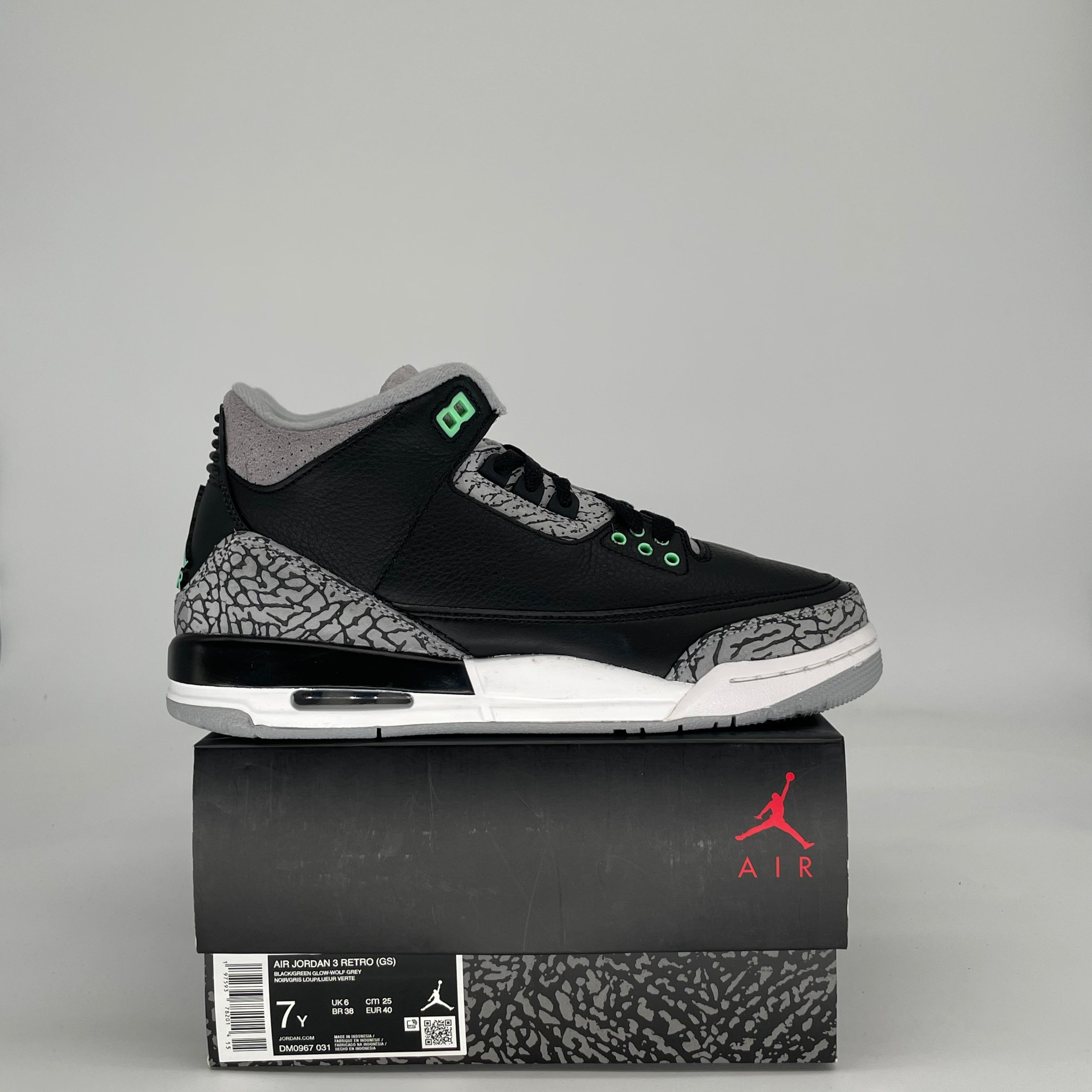 AIR JORDAN 3 GREEN GLOW DM0967-031 SIZE 7/8.5W