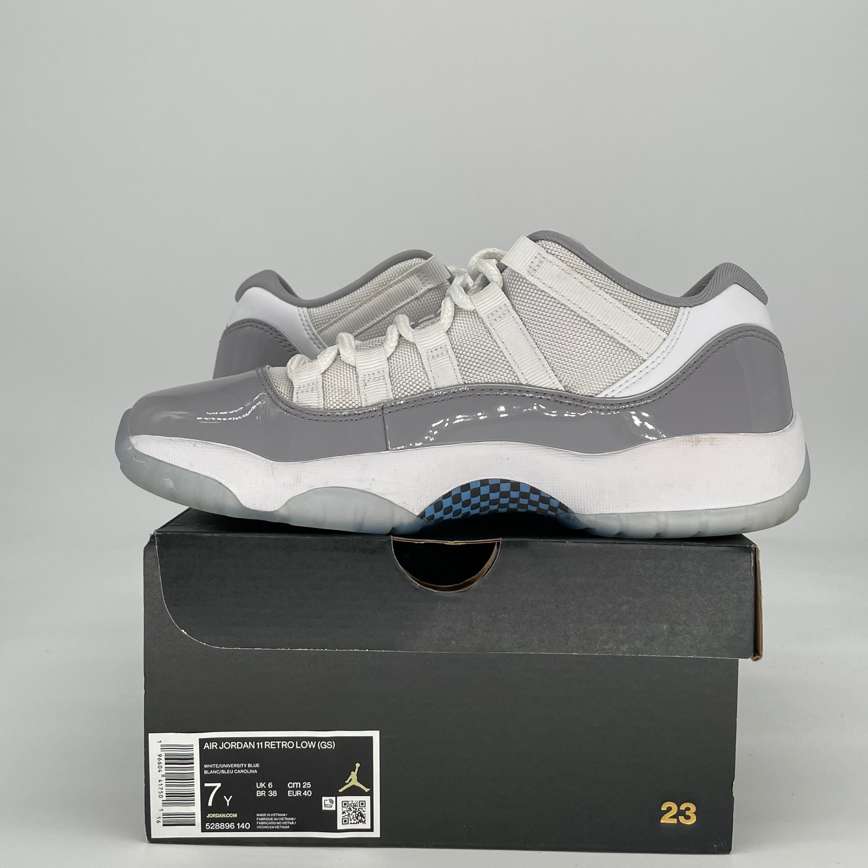 AIR JORDAN 11 LOW CEMENT GREY 528896-140 SIZE 7/8.5W