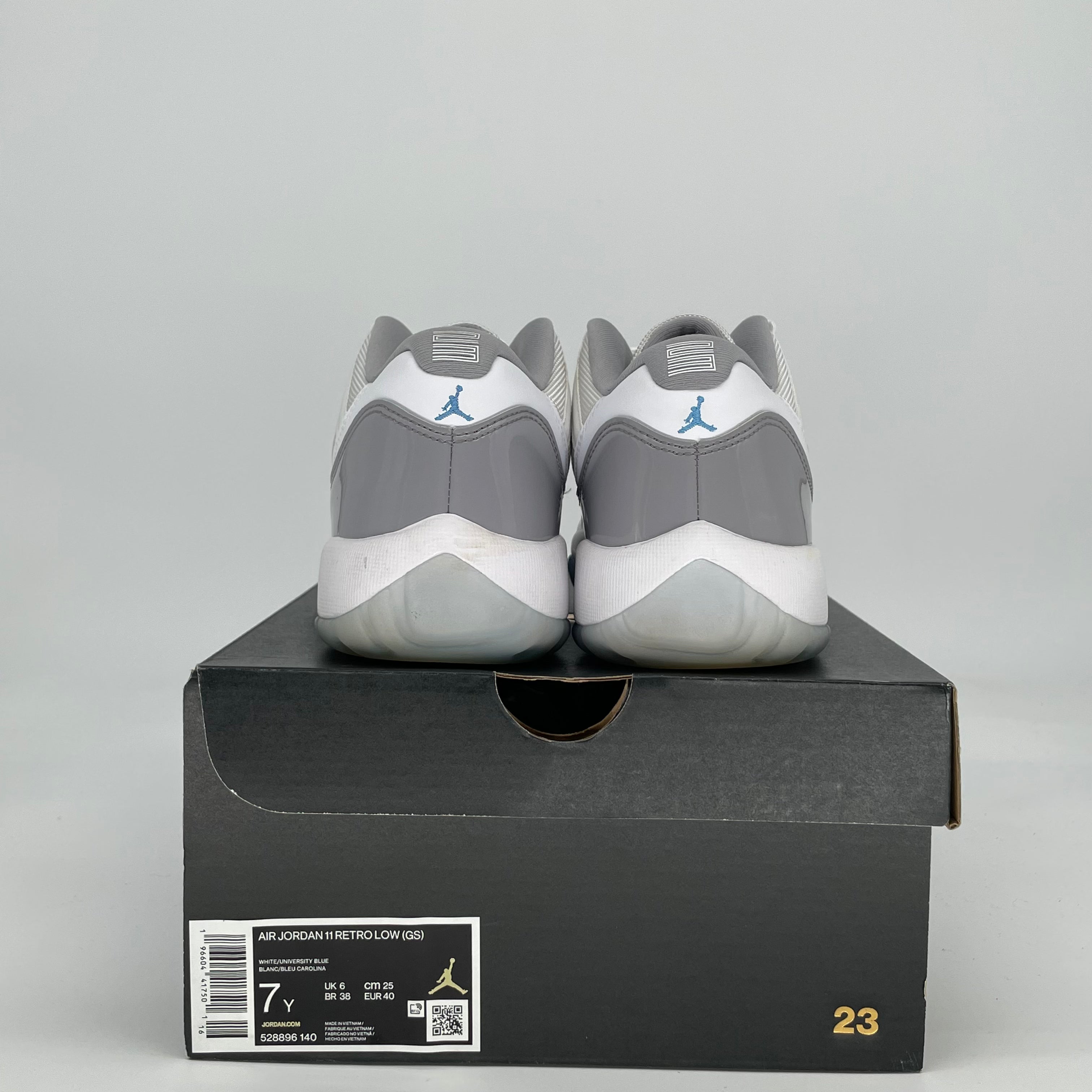 AIR JORDAN 11 LOW CEMENT GREY 528896-140 SIZE 7/8.5W