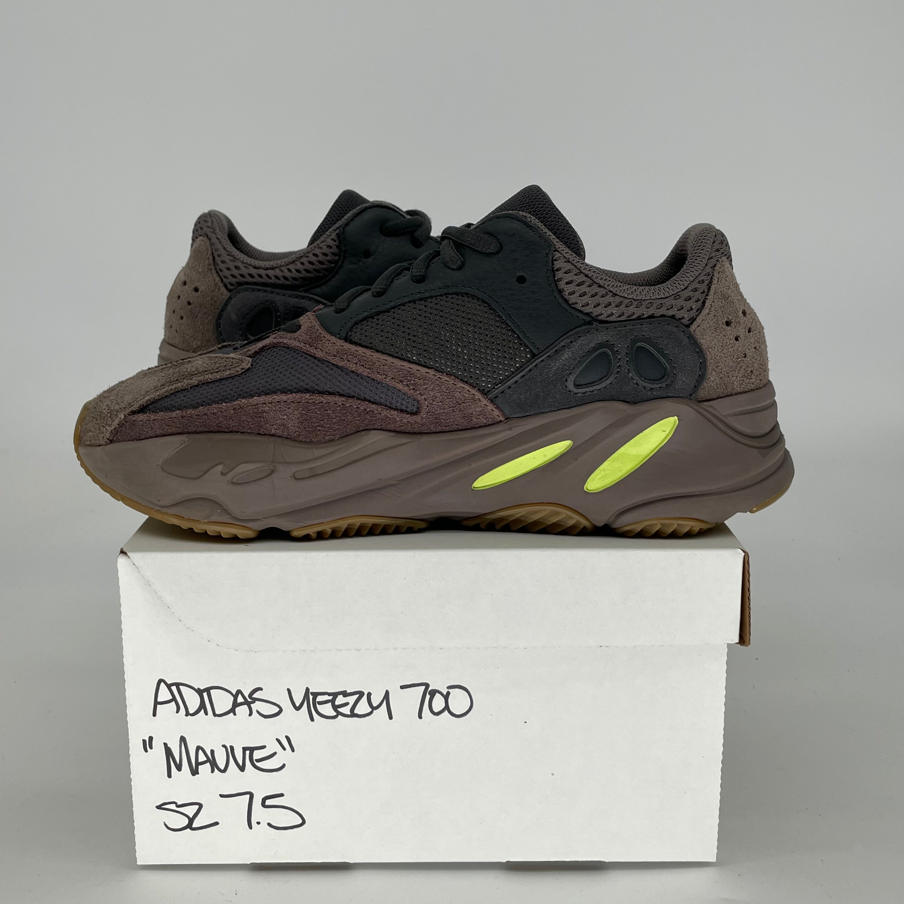 ADIDAS YEEZY 700 MAUVE EE9614 SIZE 7.5/9W