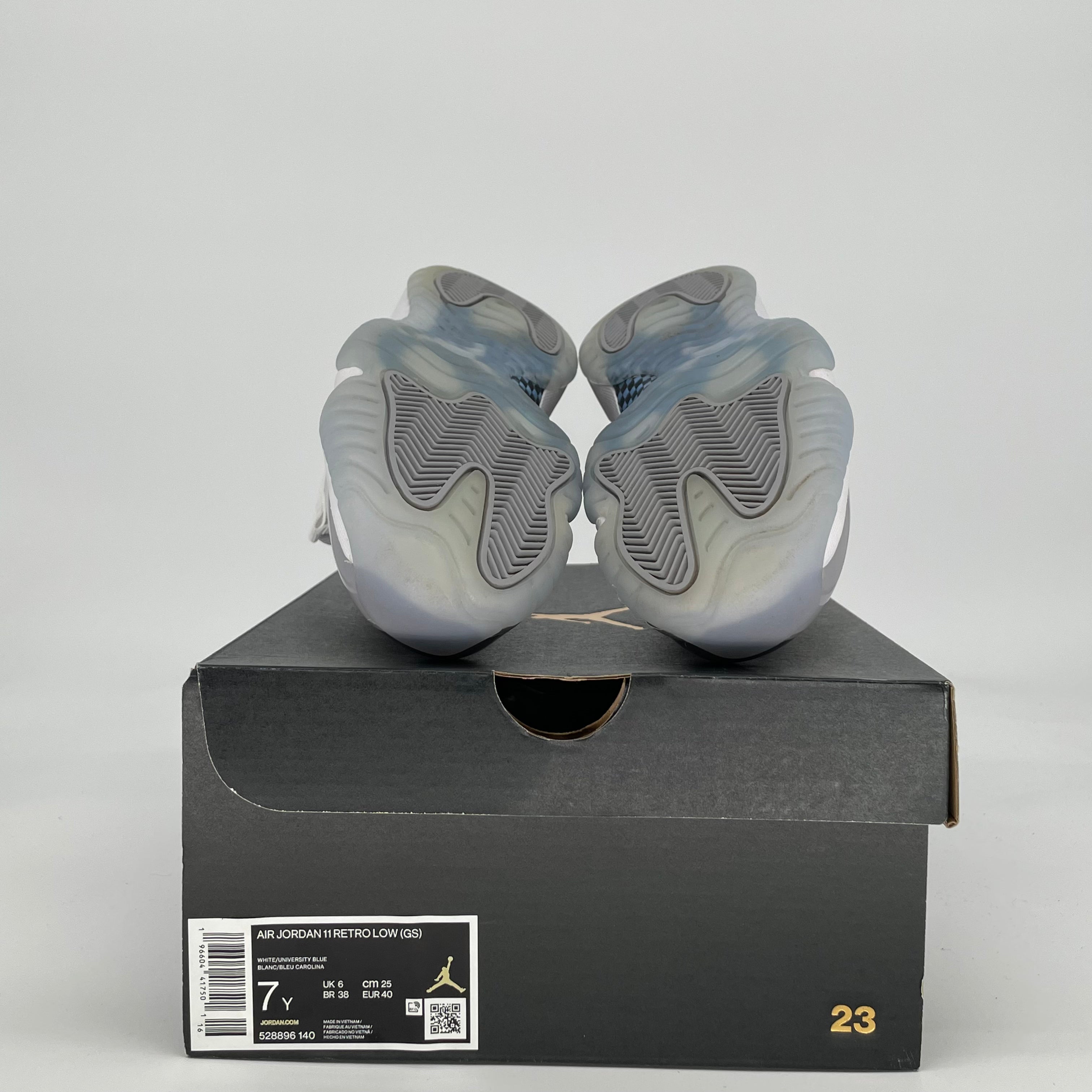 AIR JORDAN 11 LOW CEMENT GREY 528896-140 SIZE 7/8.5W
