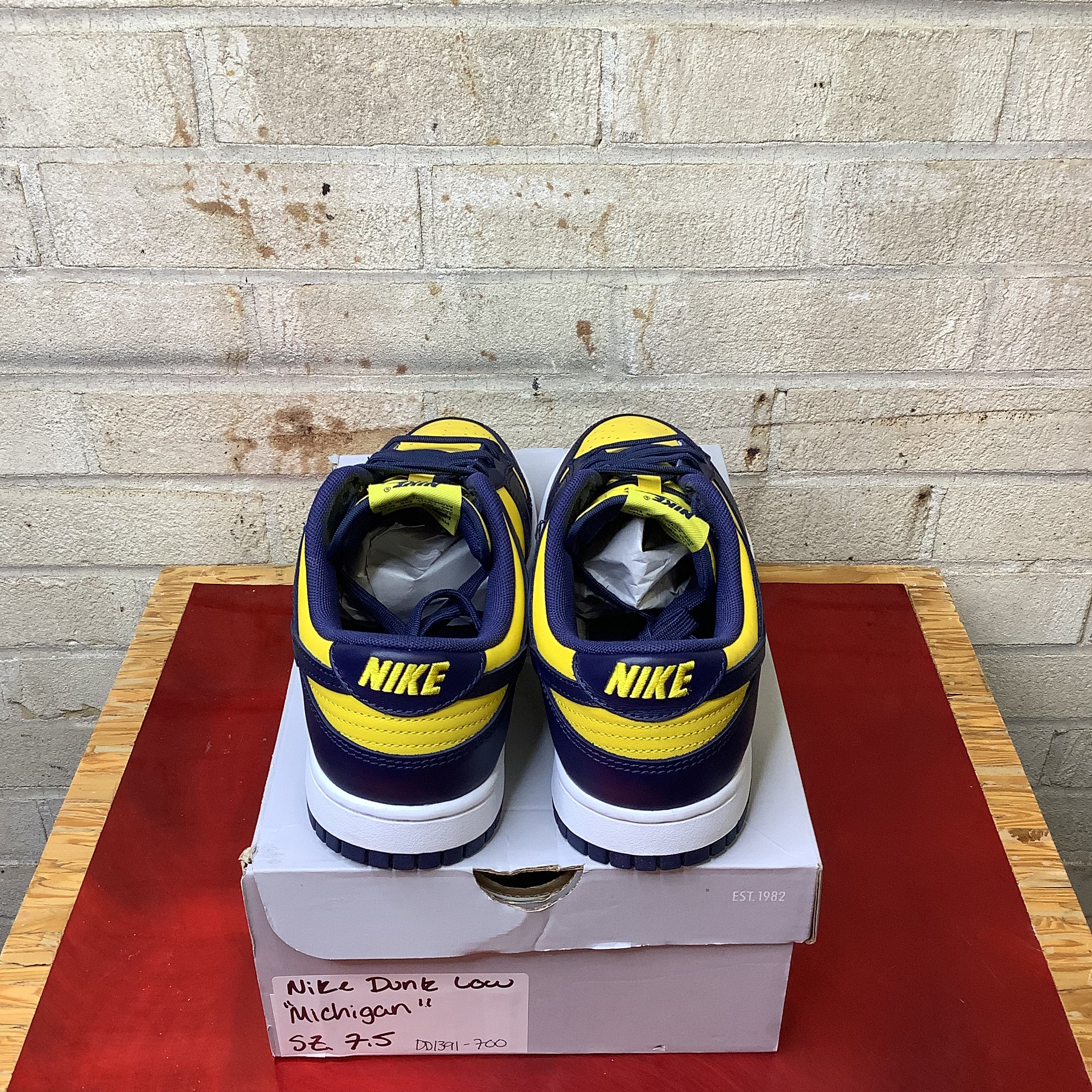 NIKE DUNK LOW MICHIGAN SIZE 7.5/9W DD1391-700