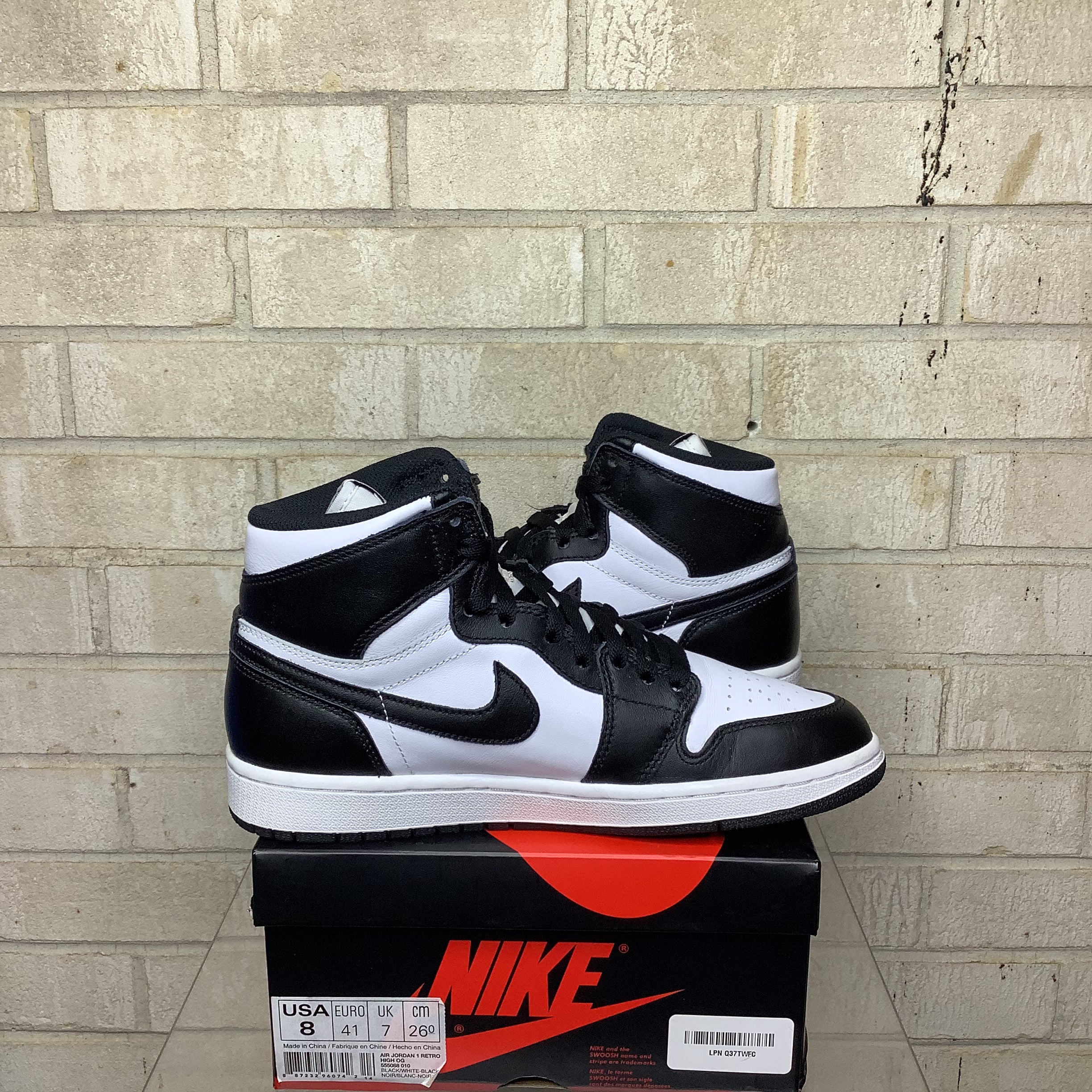 AIR JORDAN 1 BLACK WHITE SIZE 8/9.5W 555088-010