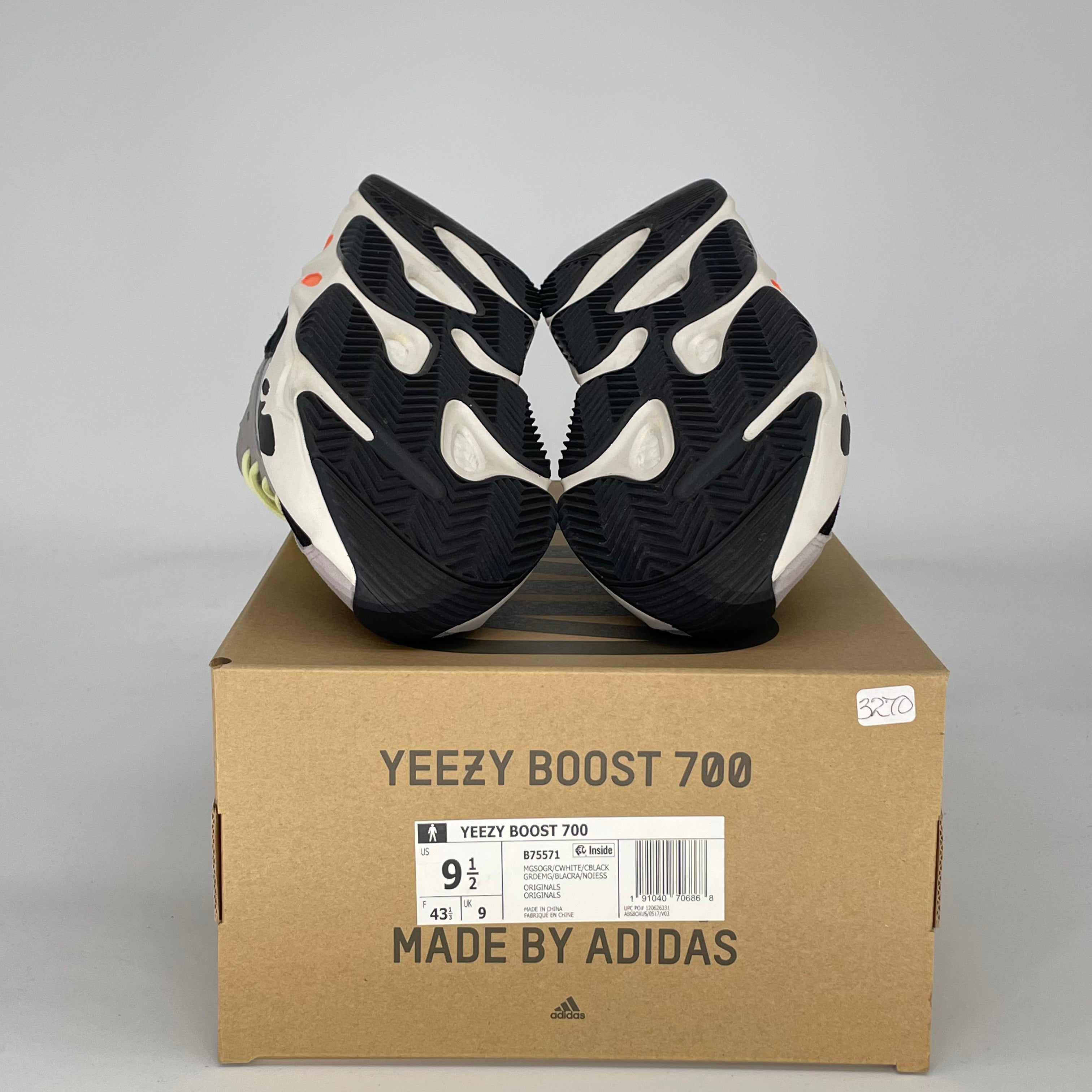 ADIDAS YEEZY 700 WAVE RUNNER B75571 SIZE 9.5/11W