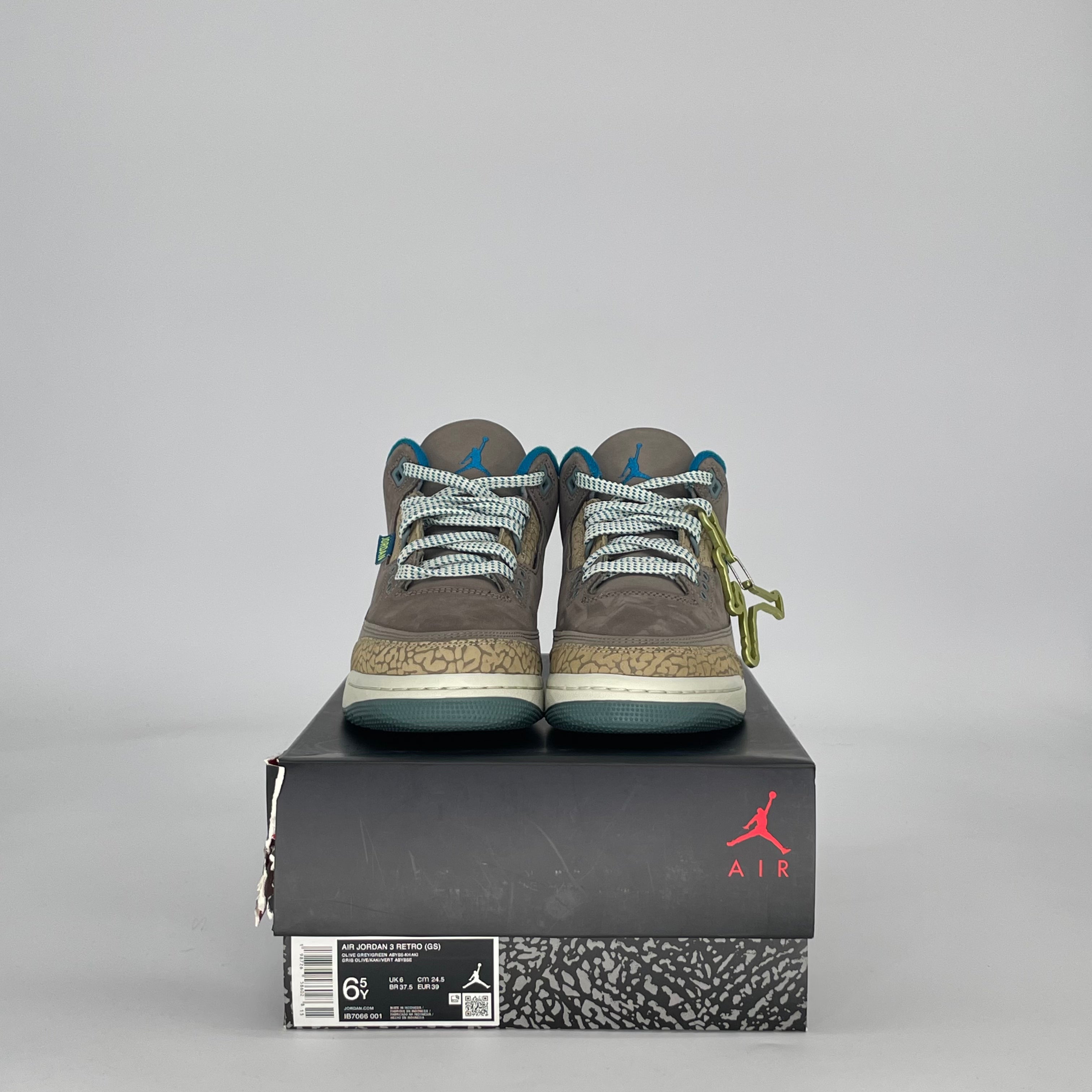 AIR JORDAN 3 OLIVE GREY IB7066-001 SIZE 6.5/8W GS