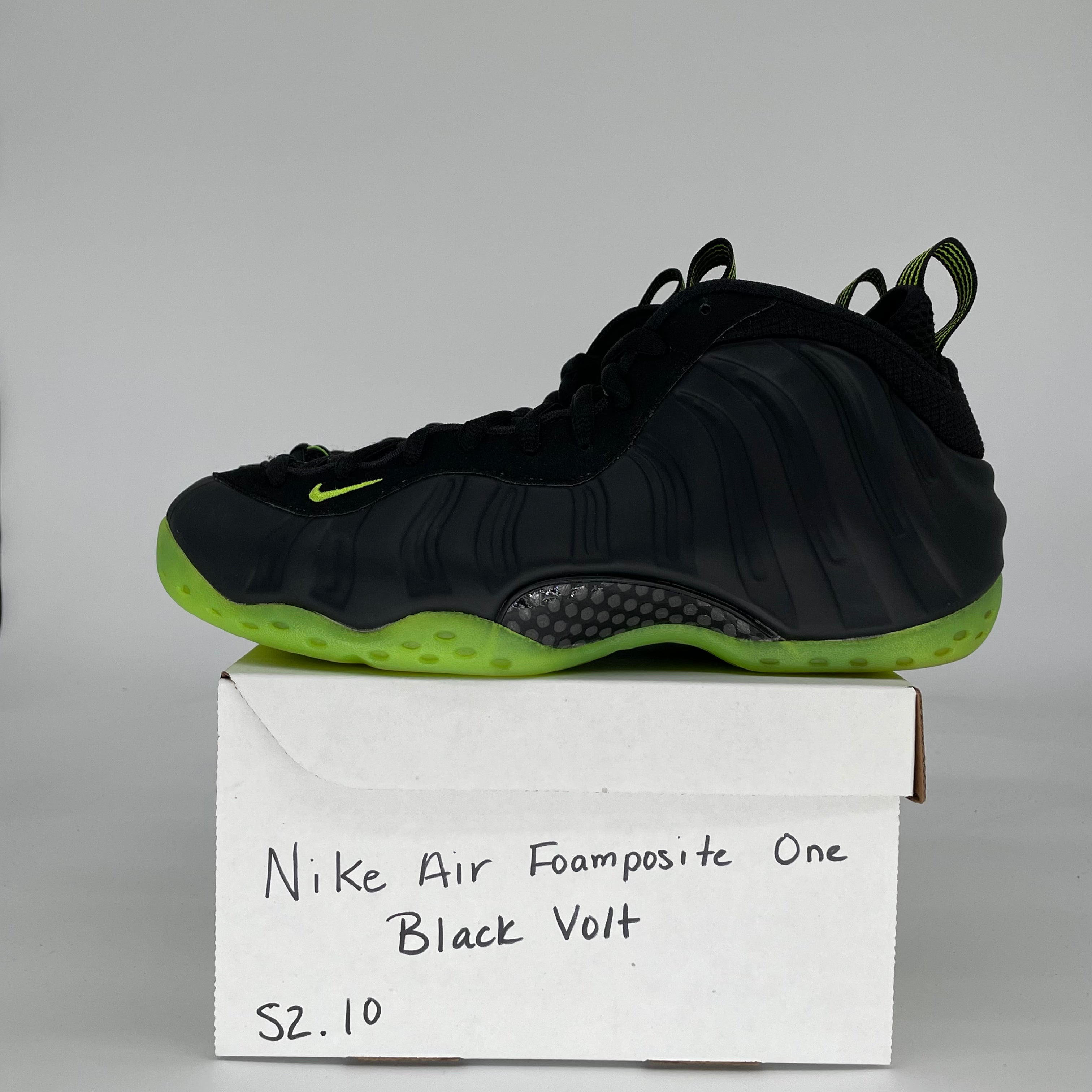 NIKE AIR FOAMPOSITE ONE BLACK VOLT HF2902-001 SIZE 10/11.5W