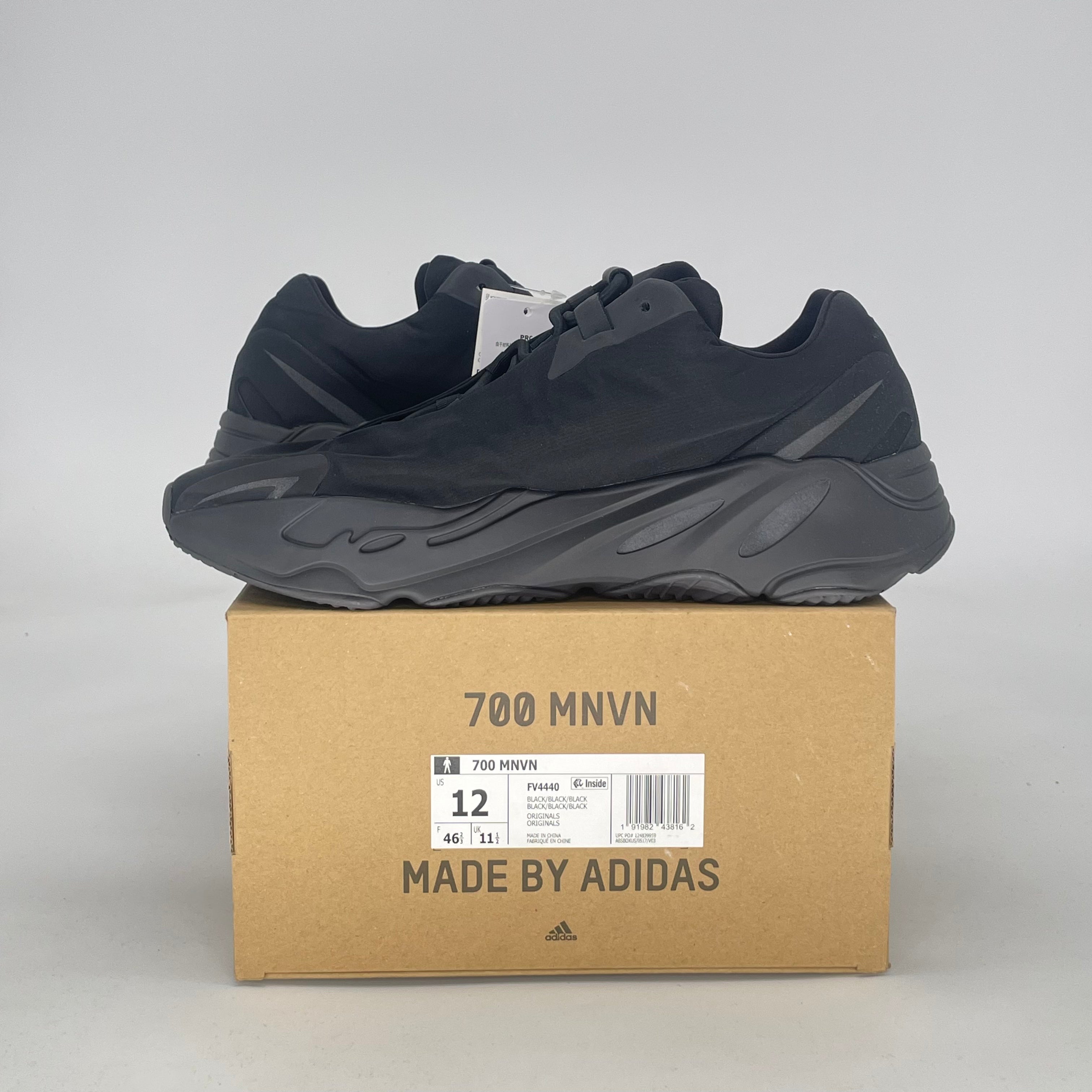 ADIDAS YEEZY BOOST 700 TRIPLE BLACK FV4440 SIZE 12/13.5W