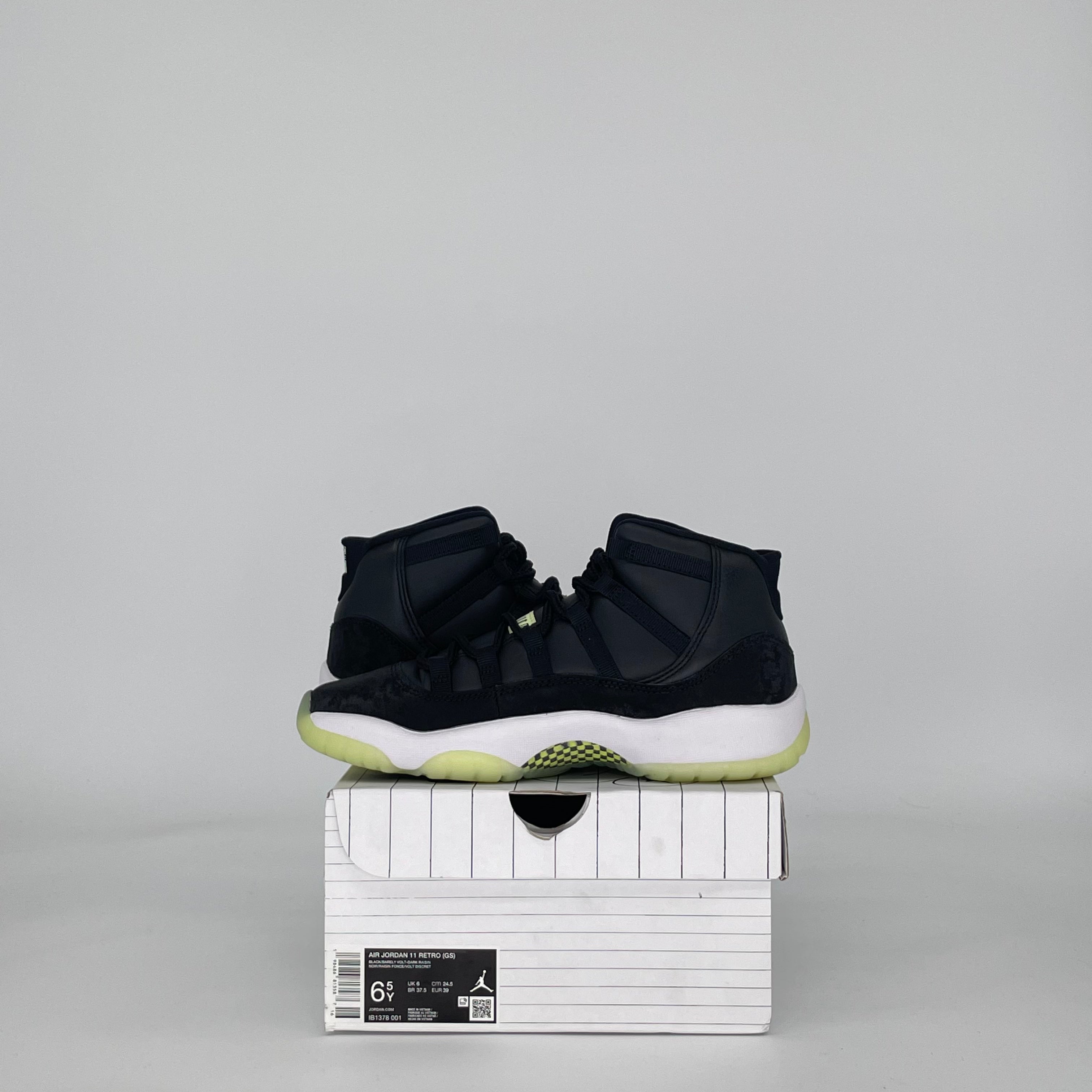 AIR JORDAN 11 BLACK BARELY VOLT IB1378-001 SIZE 6.5/8W GS