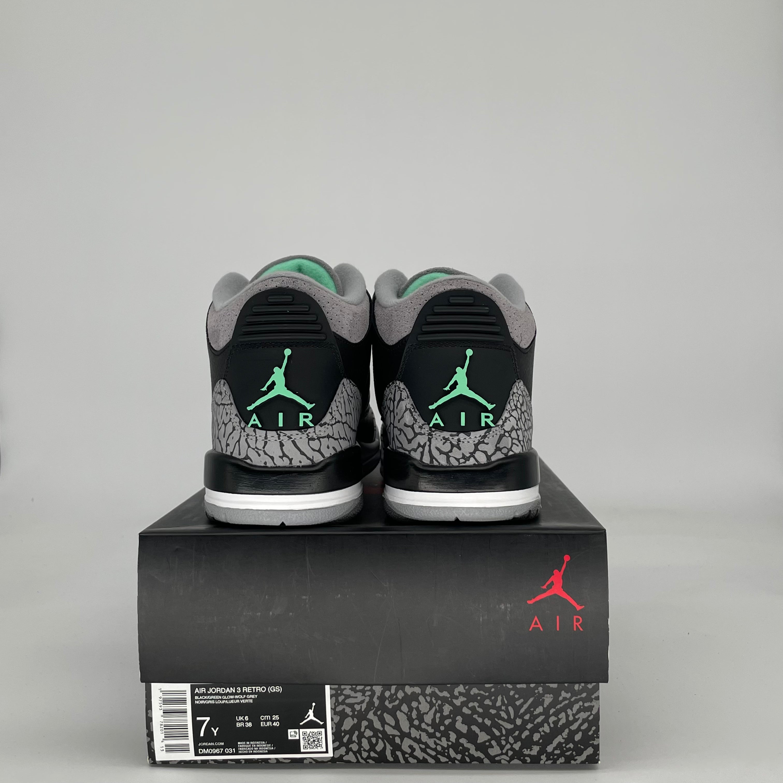 AIR JORDAN 3 GREEN GLOW DM0967-031 SIZE 7/8.5W